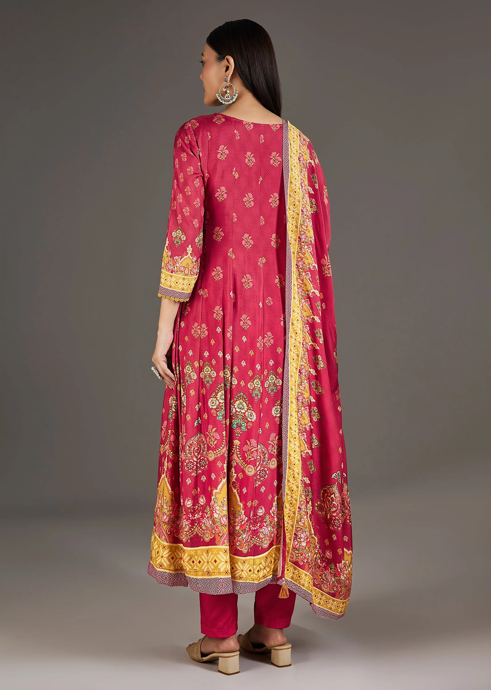 Pink Muslin Anarkali Set With Thread Work - Image 5