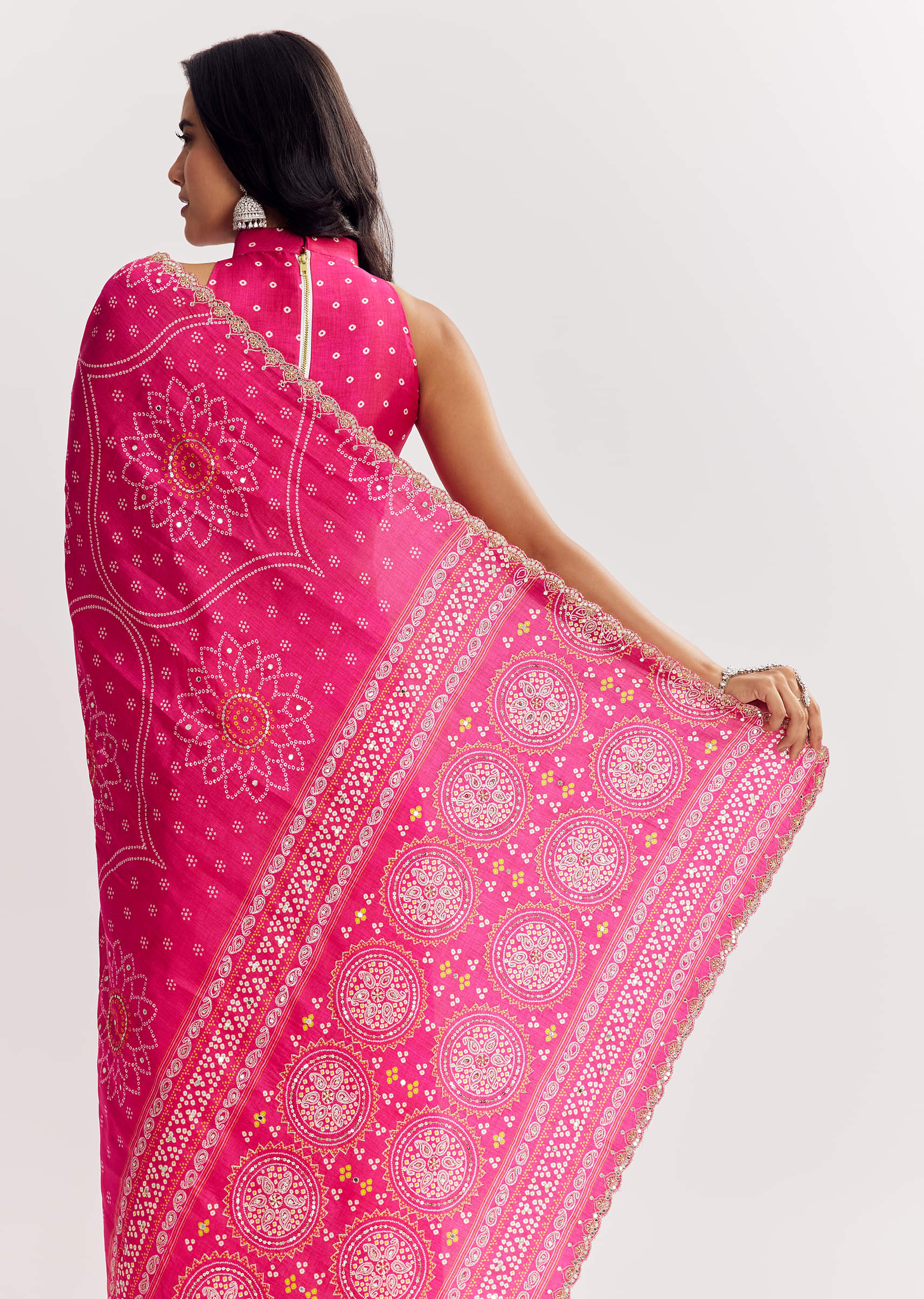 Pink Muslin Bandhani Printed Saree With Zari And Mirror Embroidery - Image 4