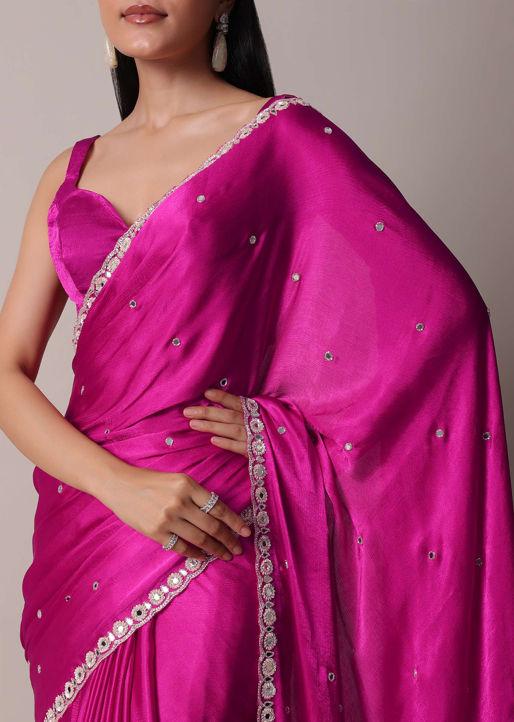 Pink Satin Chinon Saree With Floral Motif Scallop Border And Unstitched Blouse Piece - Image 5
