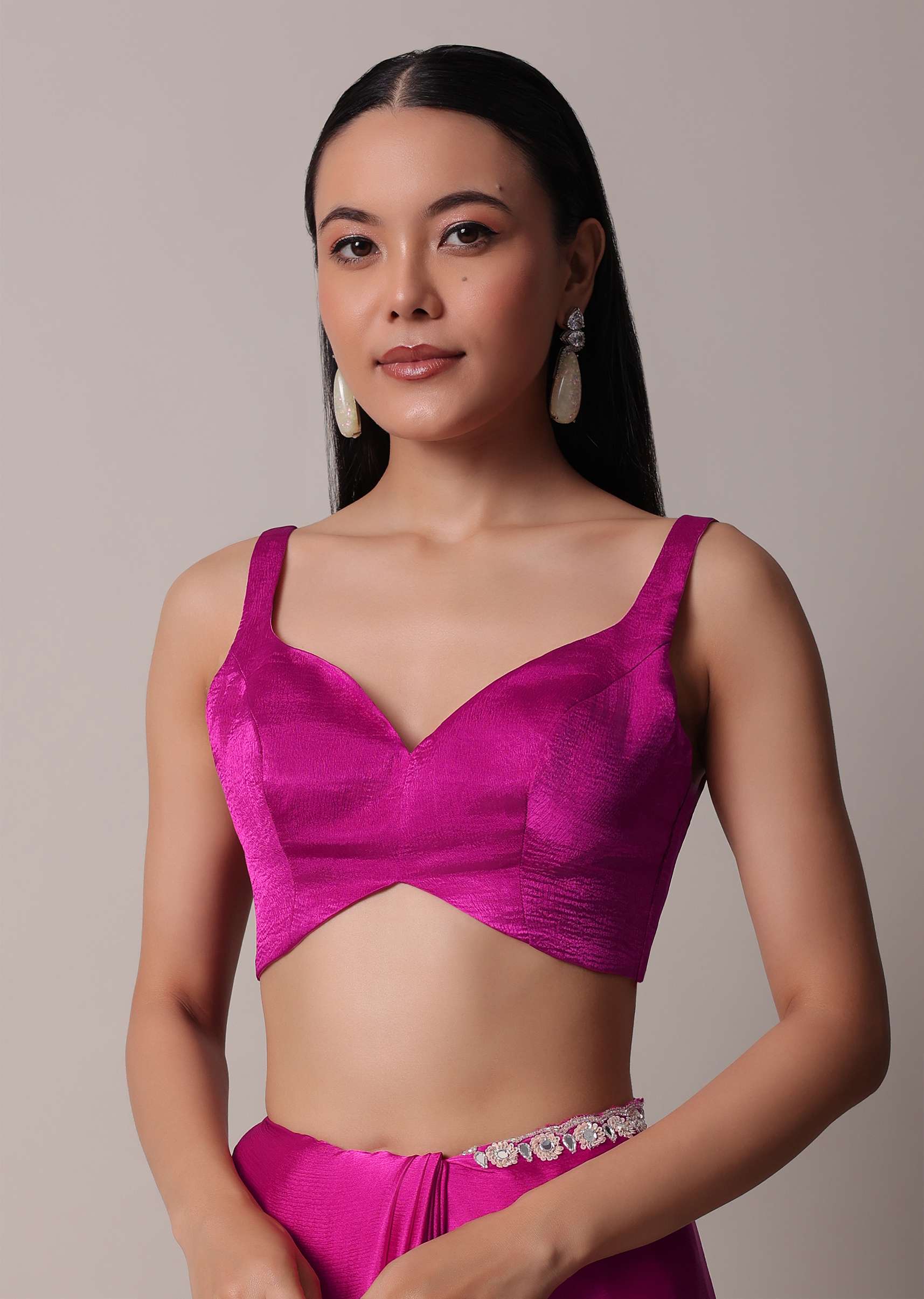 Pink Satin Chinon Saree With Floral Motif Scallop Border And Unstitched Blouse Piece - Image 7