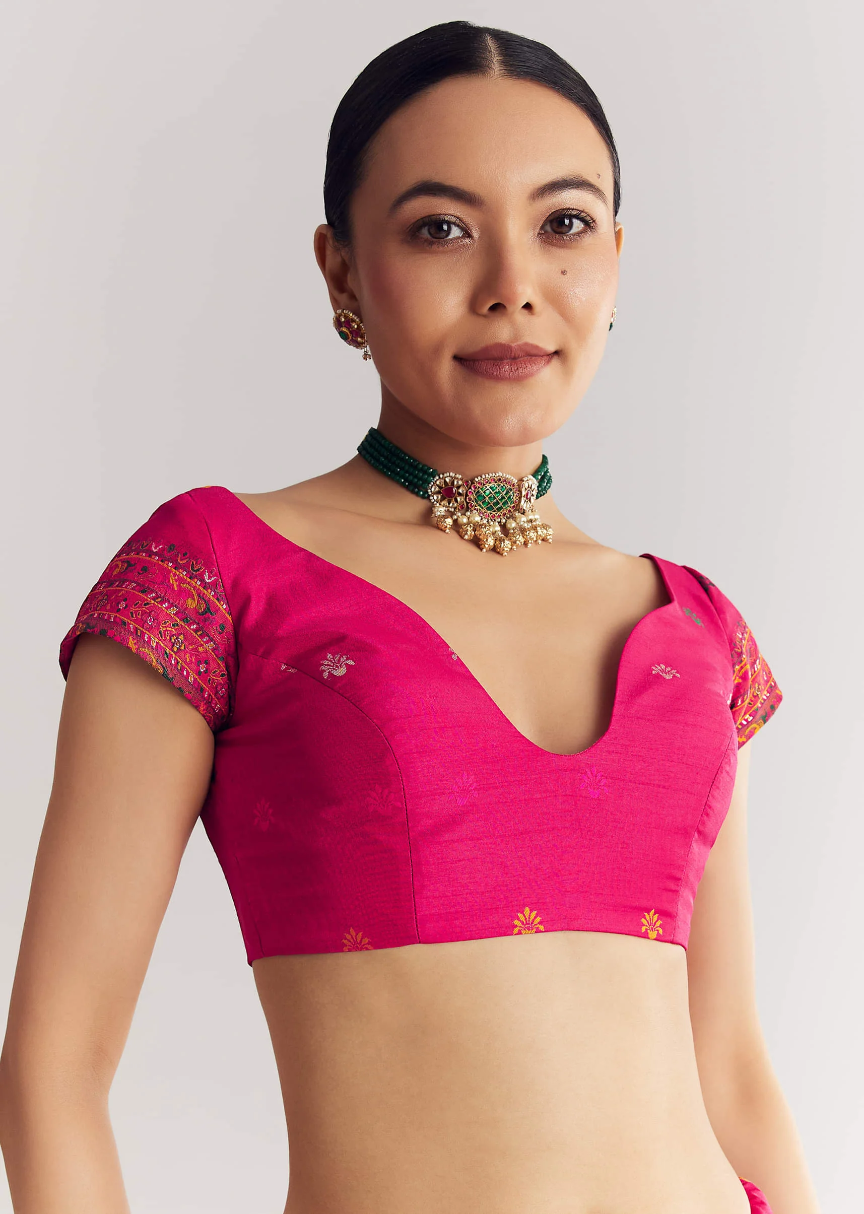 Pink Traditional Floral And Jaal Woven Saree - Image 7