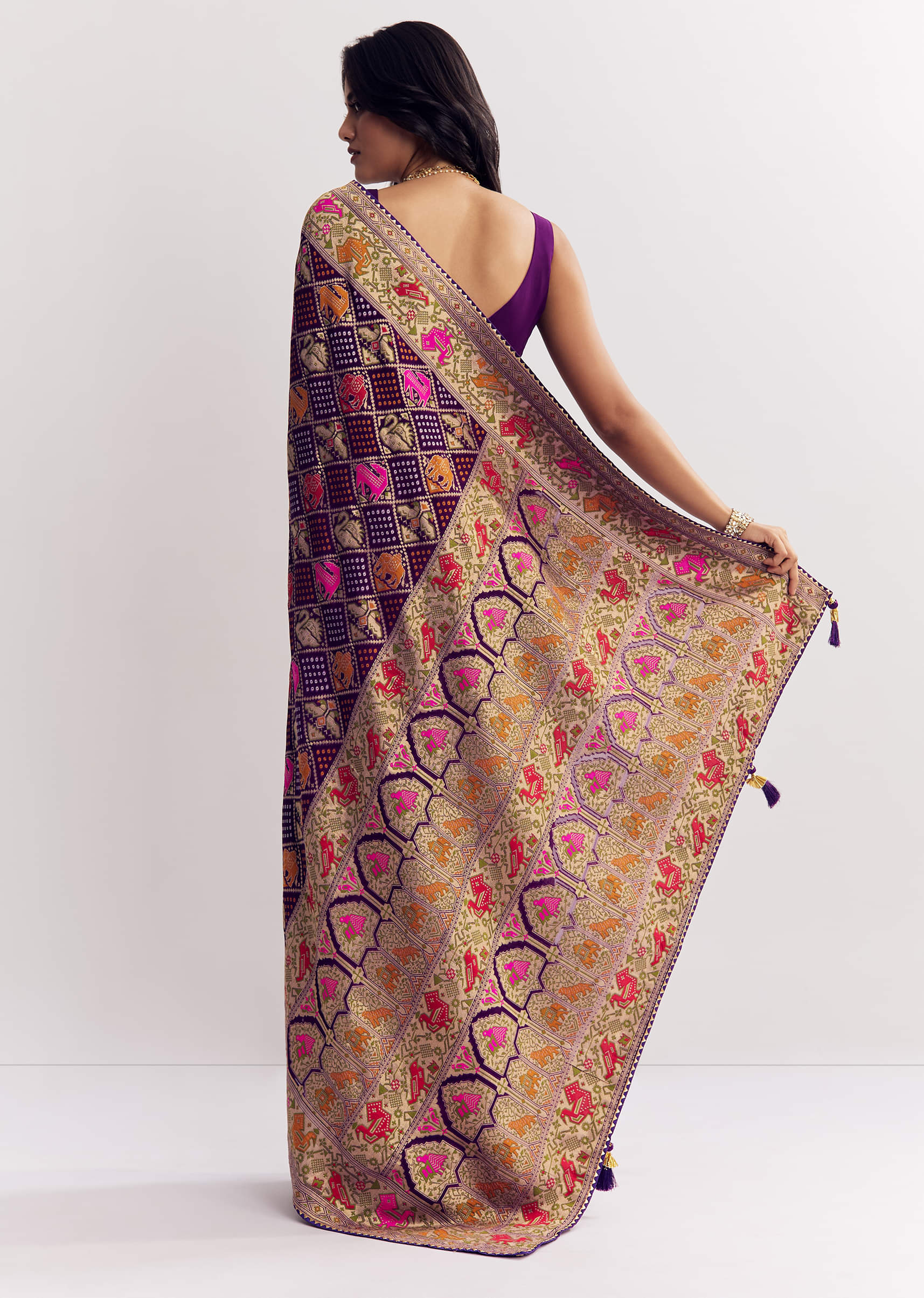 Purple Georgette Bandhani Saree With Animal Motifs And Gota Border - Image 4