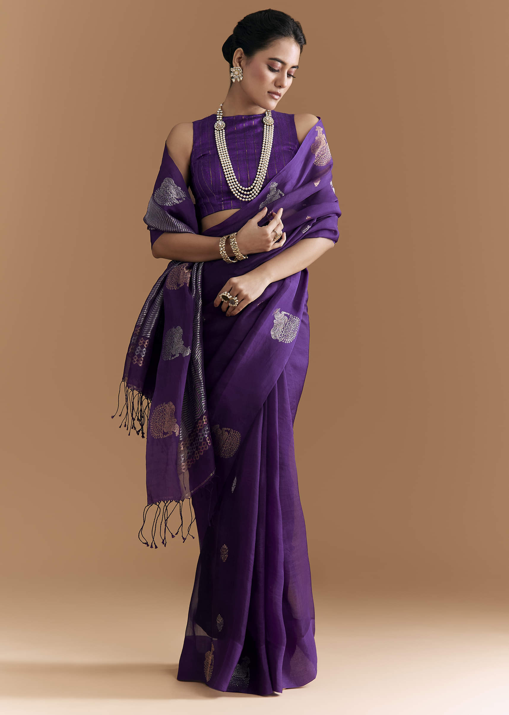 Purple Linen Woven Saree With Brocade And Zari Work - Image 3