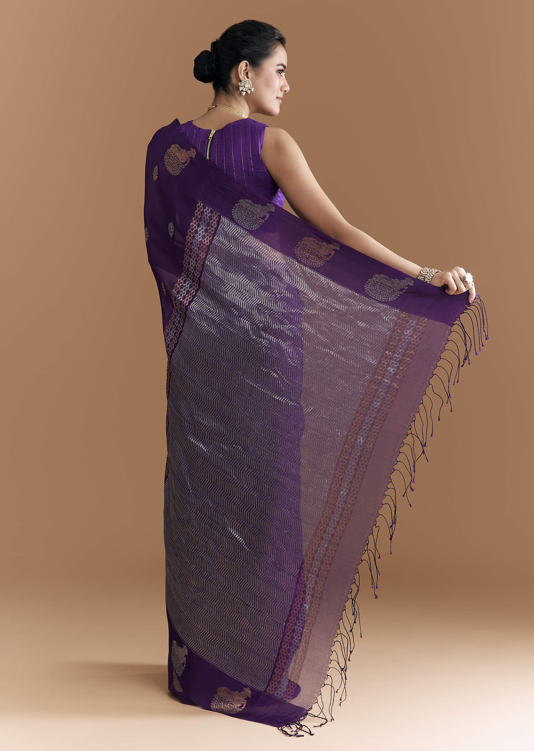 Purple Linen Woven Saree With Brocade And Zari Work - Image 4
