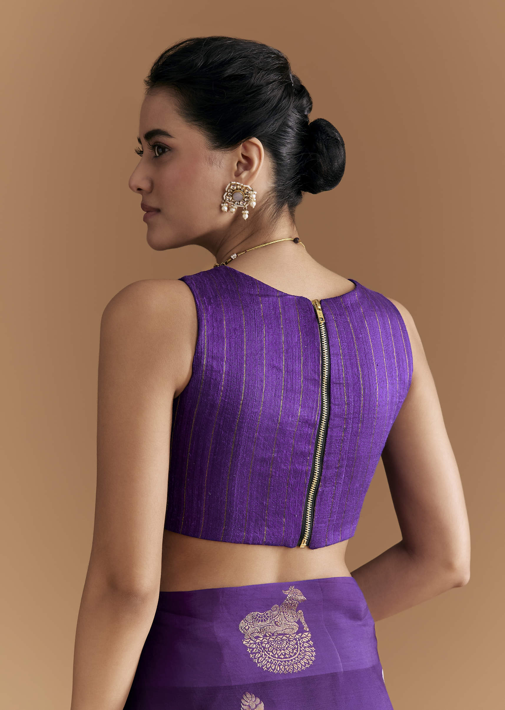 Purple Linen Woven Saree With Brocade And Zari Work - Image 8