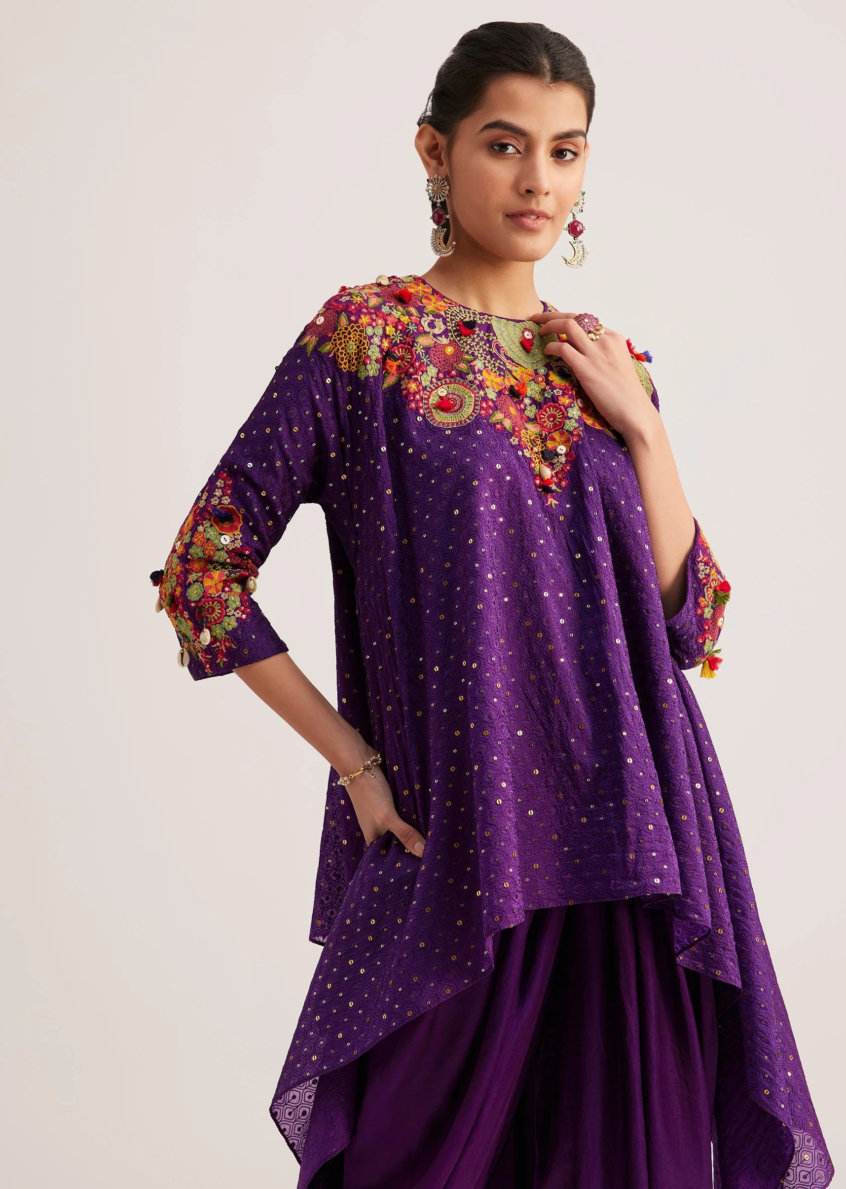 Purple Silk Kurta Dhoti Set With Resham Embroidery And Tassel Details - Image 4
