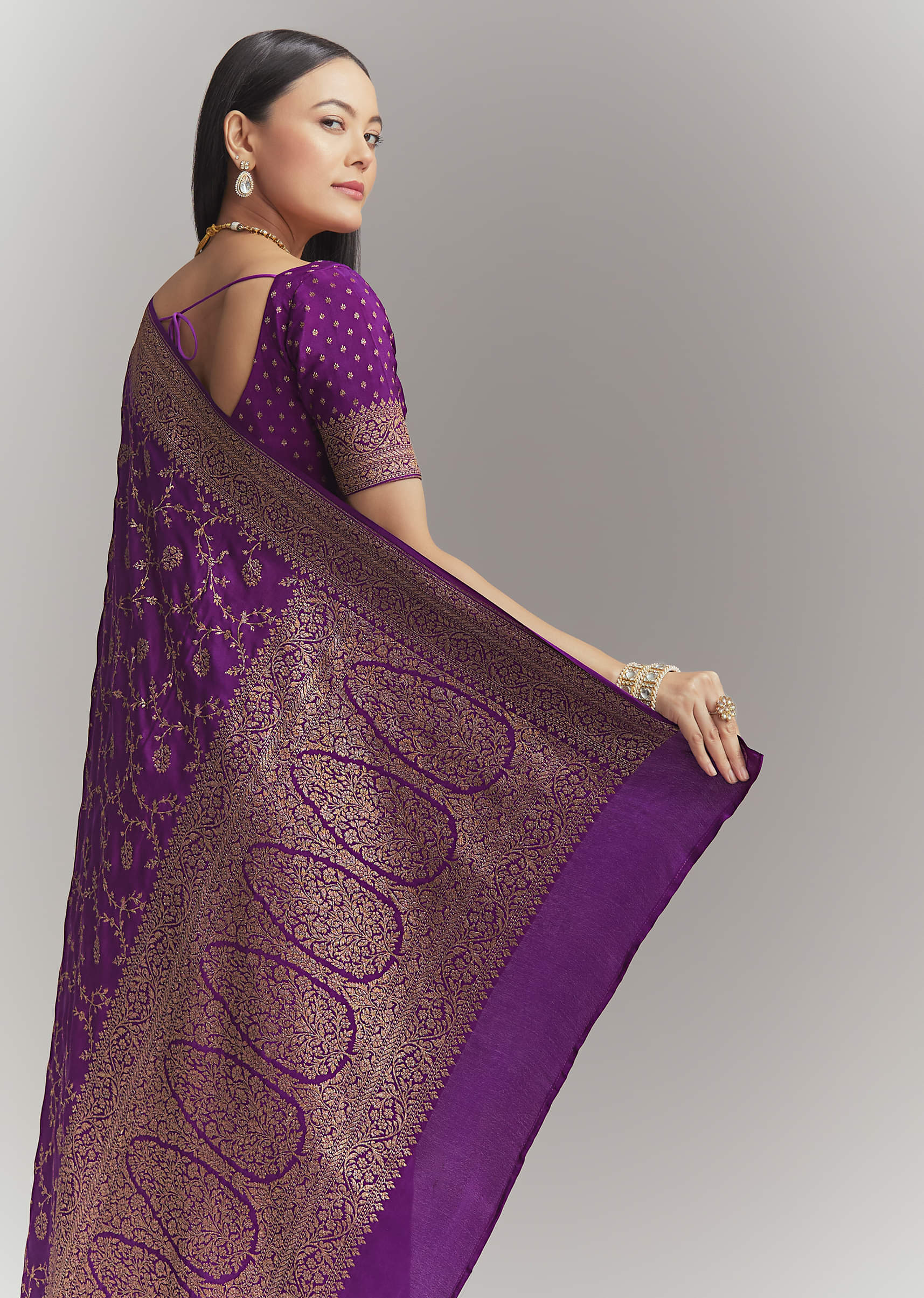 Purple Silk Woven Saree With Zari Jaal Work - Image 6