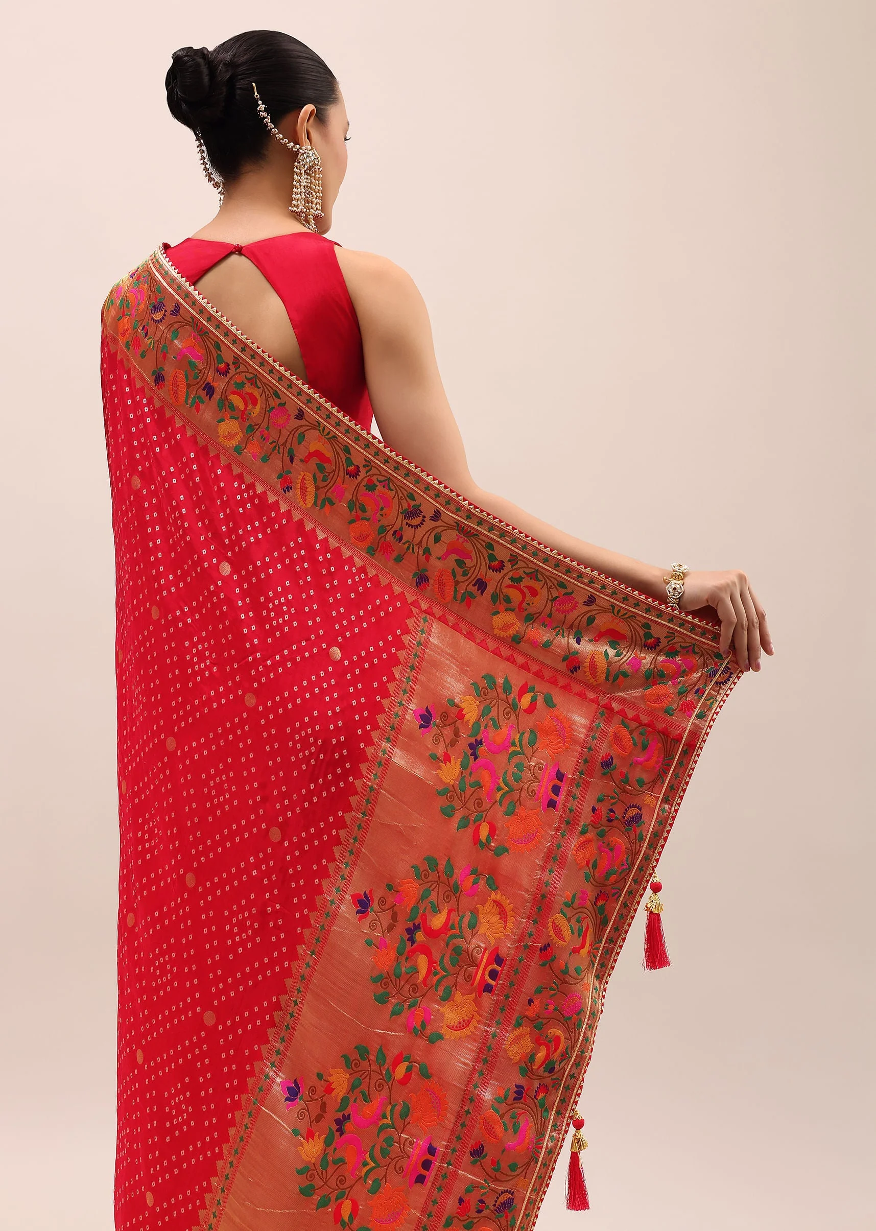 Red Bandhani Silk Saree With Unstitched Blouse - Image 4