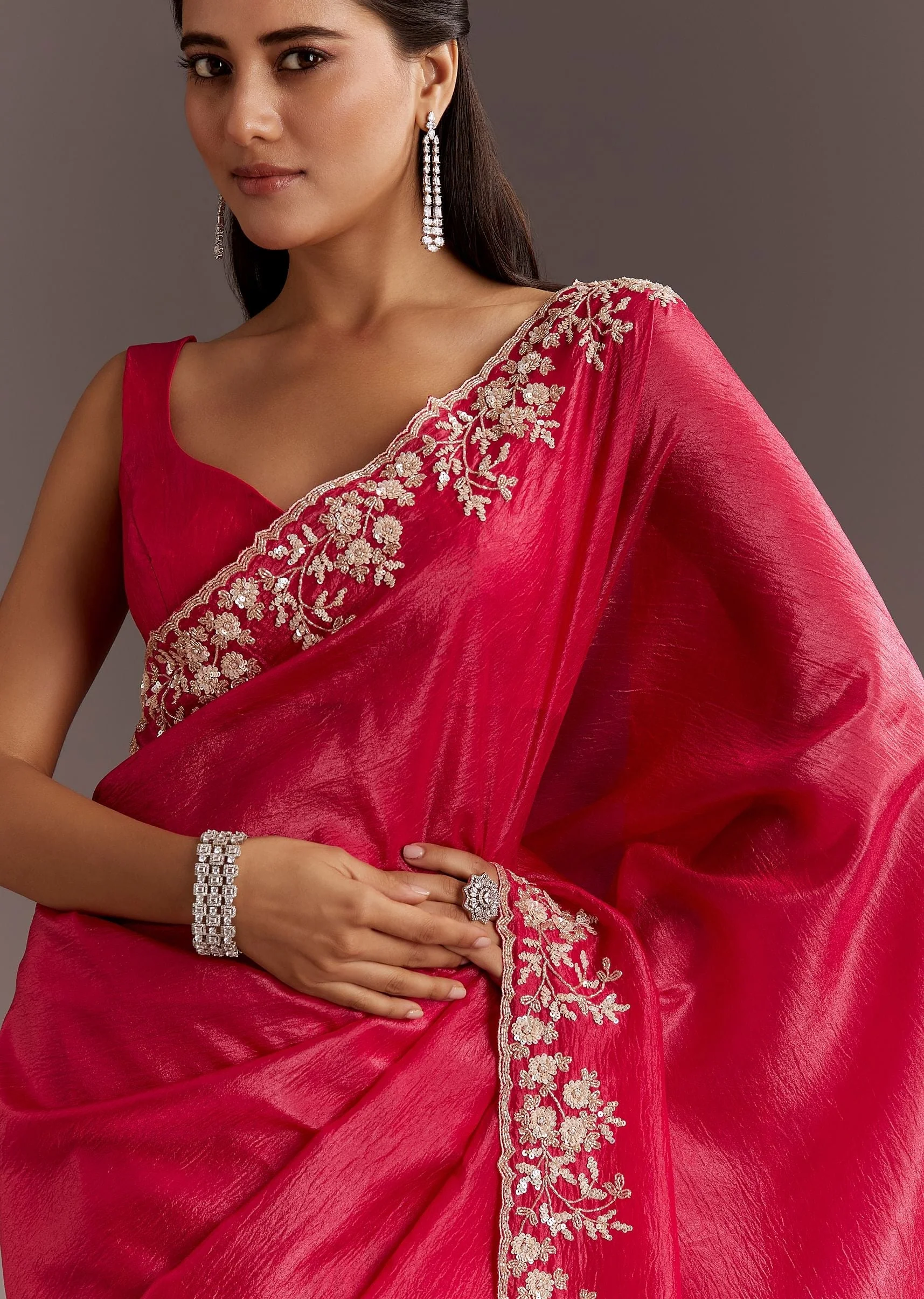 Red Crushed Tissue Saree With Floral Embroidery And Scallop Border - Image 2