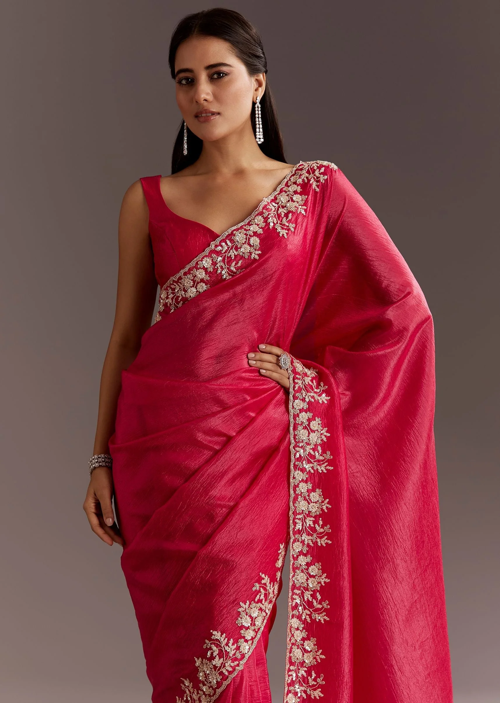Red Crushed Tissue Saree With Floral Embroidery And Scallop Border - Image 5