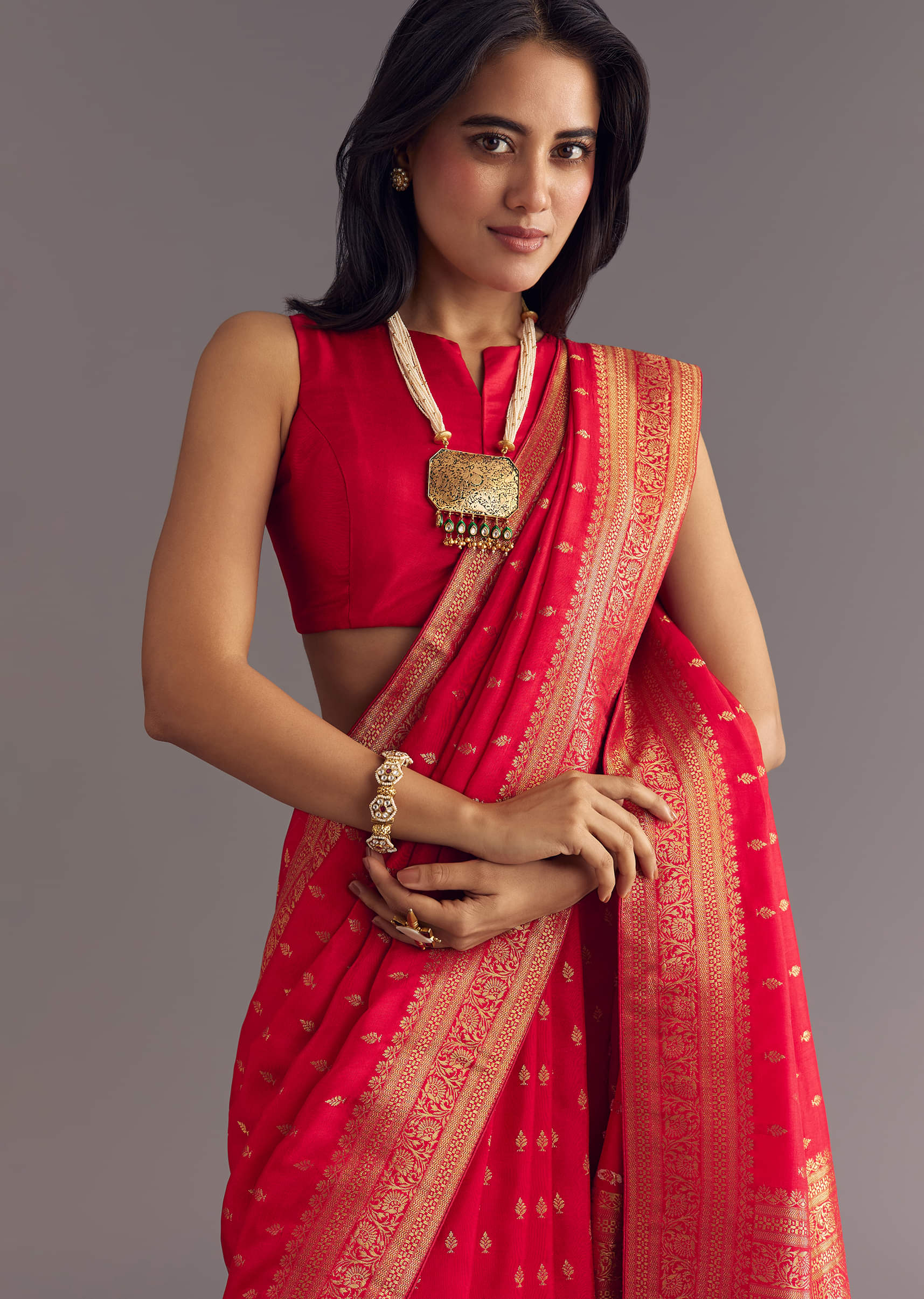 Red Dola Silk Butti Work Saree With Zari Border - Image 5
