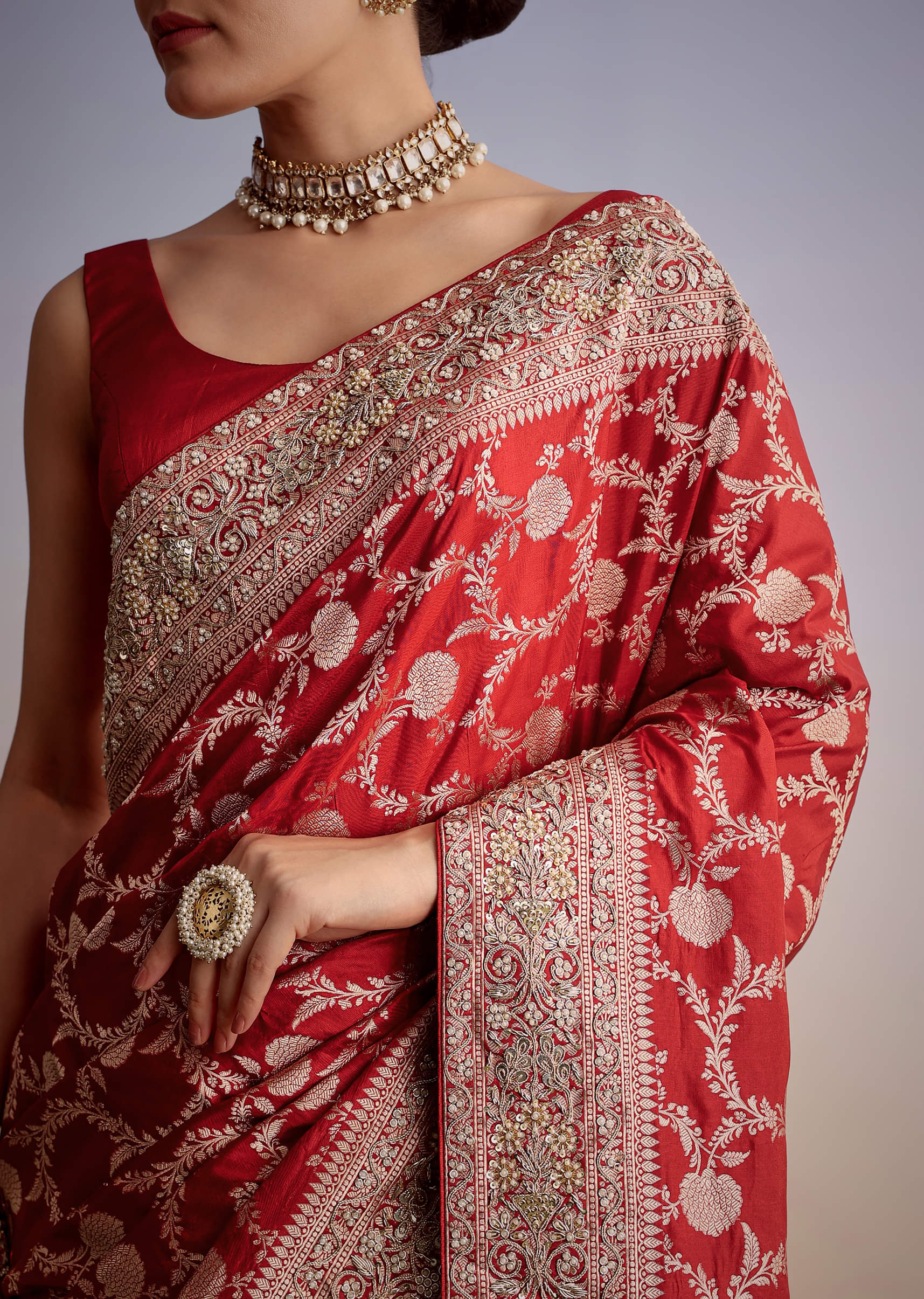 Red Dola Silk Saree With Floral Jaal Work - Image 2