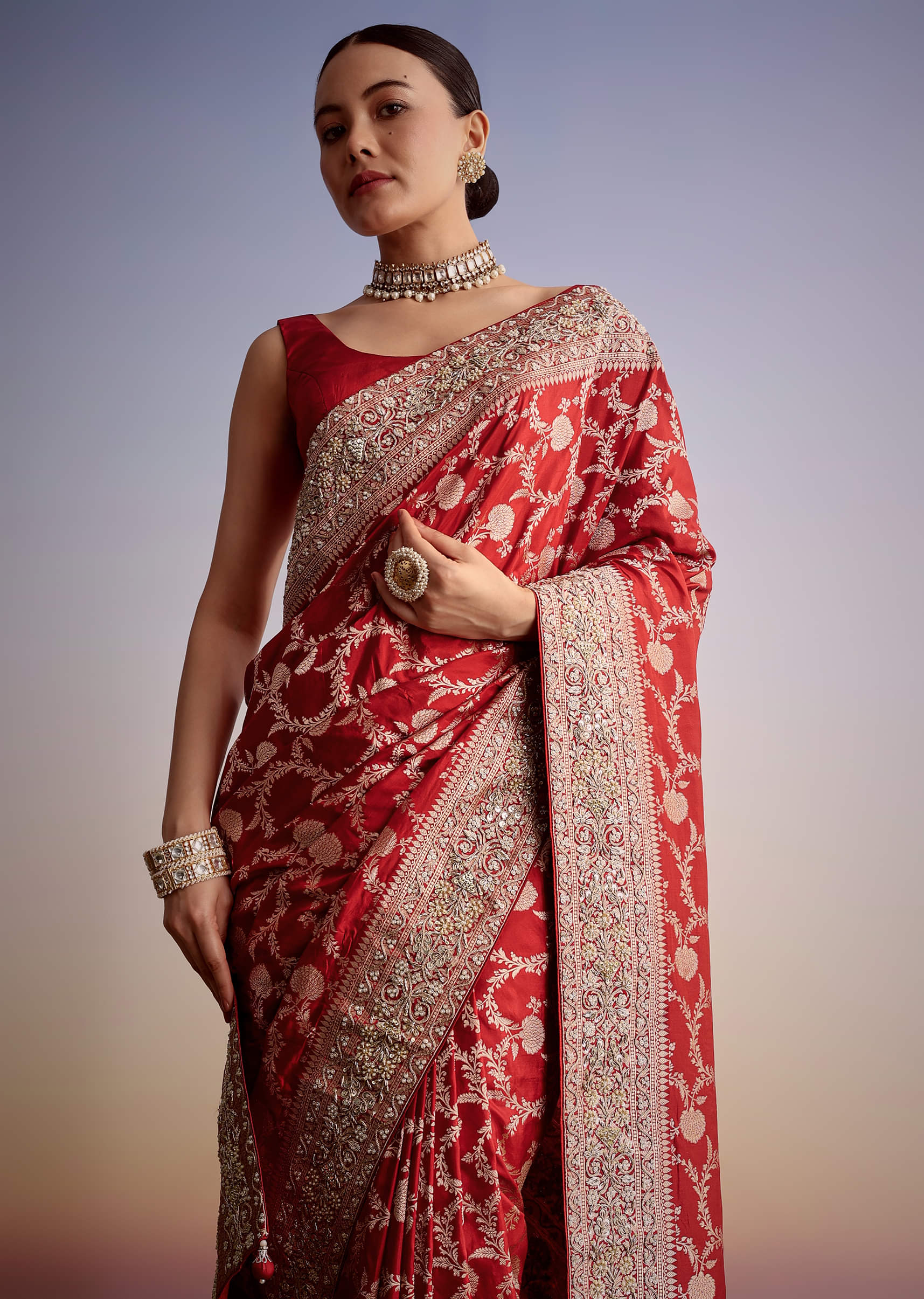 Red Dola Silk Saree With Floral Jaal Work - Image 5