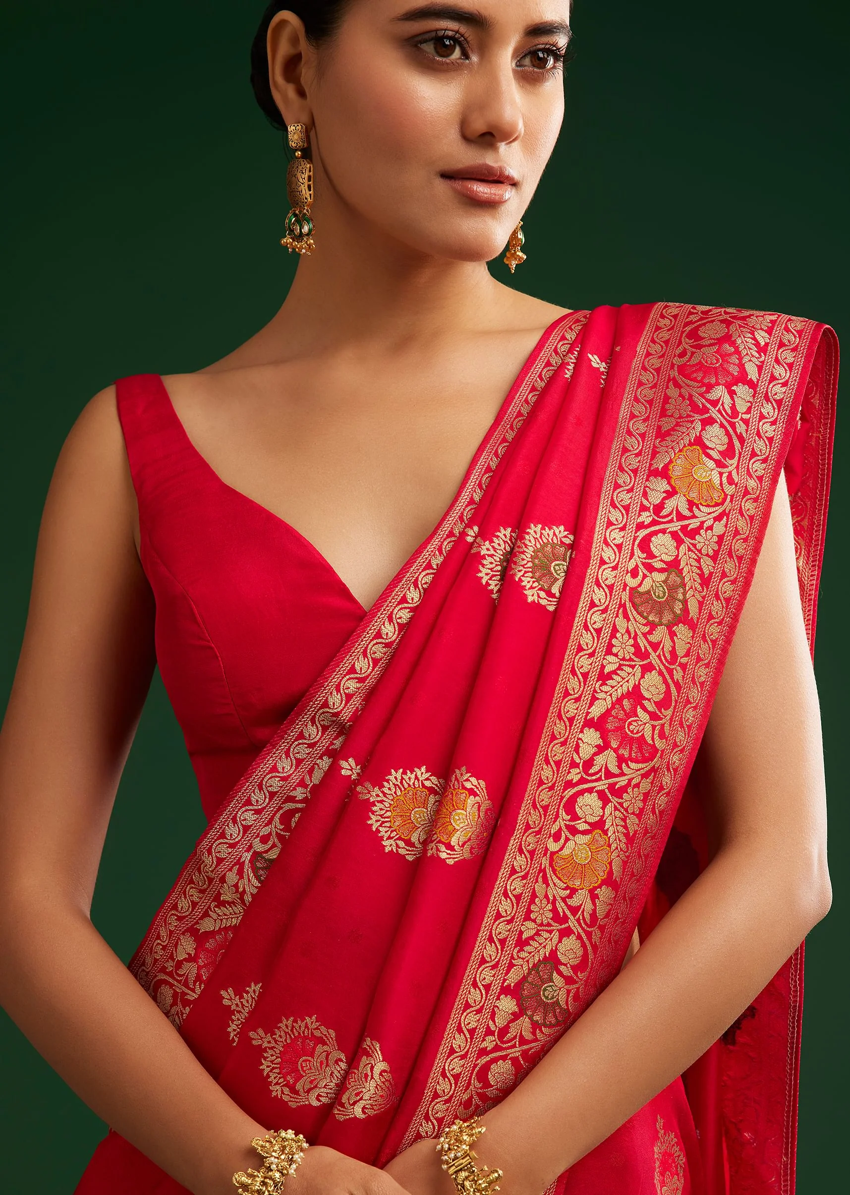 Red Dola Silk Saree With Zari Detailing - Image 2