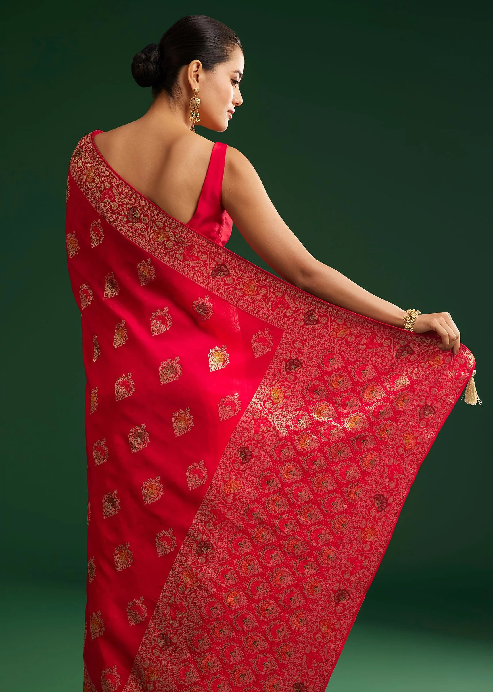 Red Dola Silk Saree With Zari Detailing - Image 4