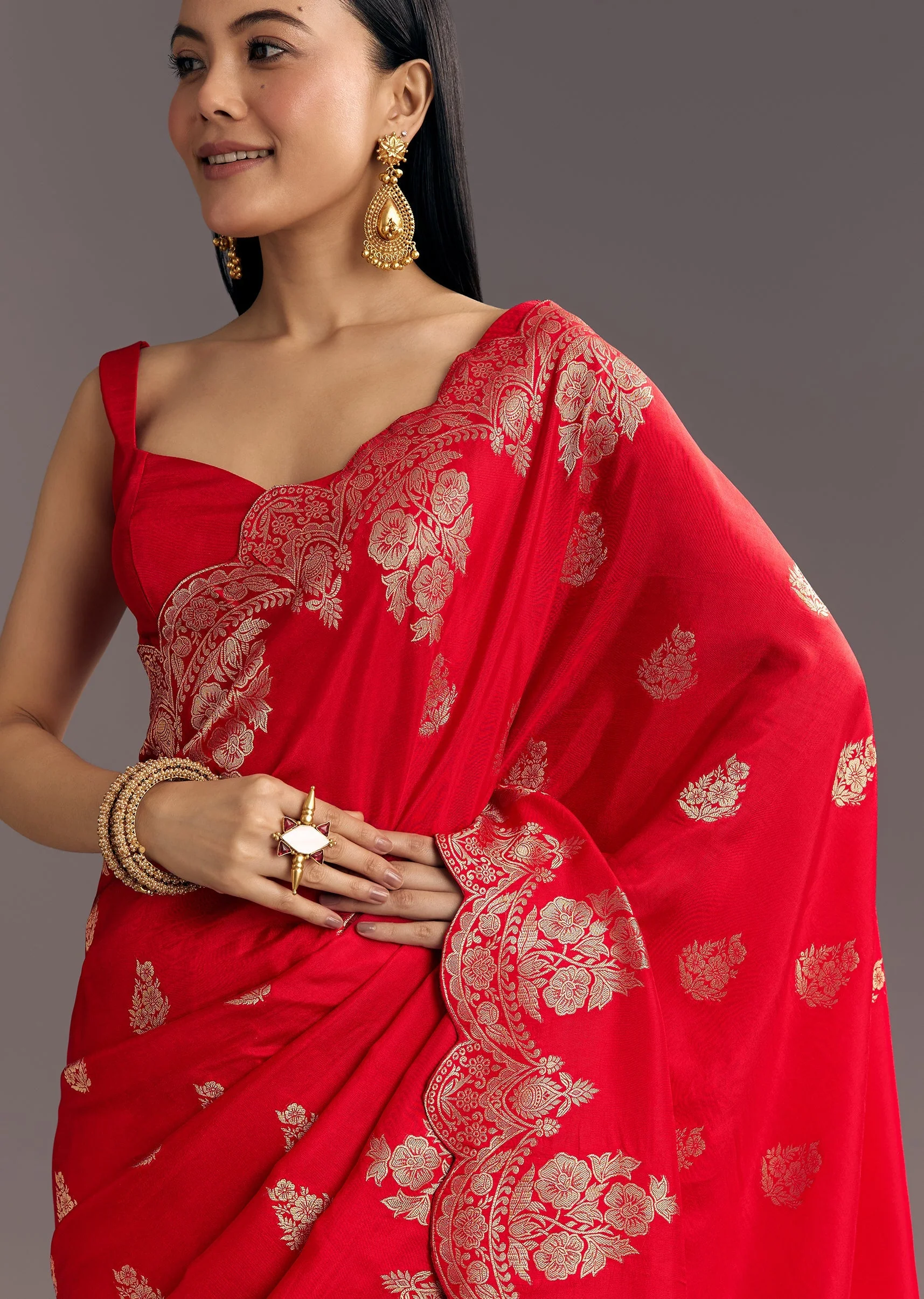 Red Dola Silk Woven Motif Saree With Scallop Border - Image 3
