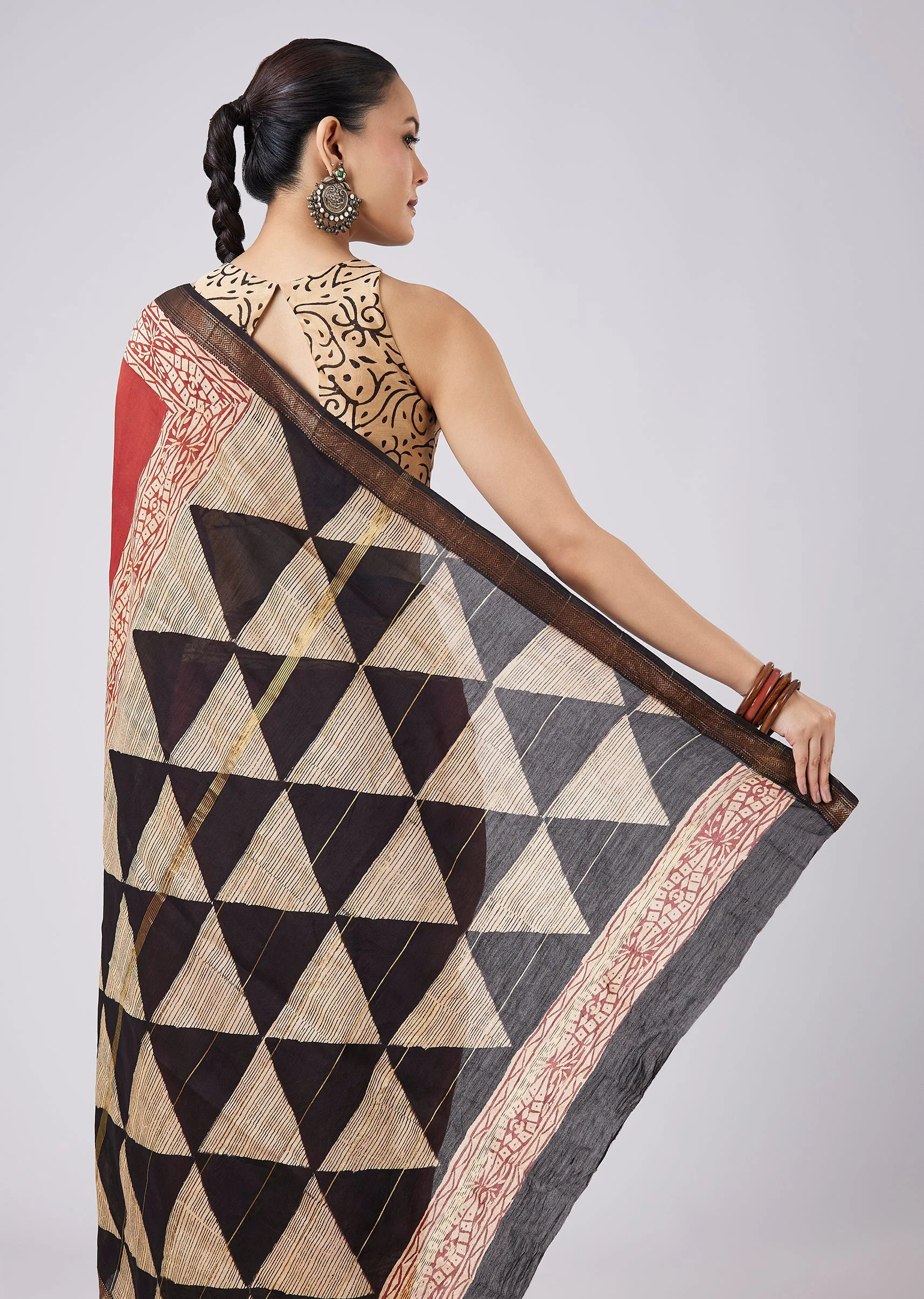 Red Geometric Block Printed Saree with Unstitched Blouse - Image 6
