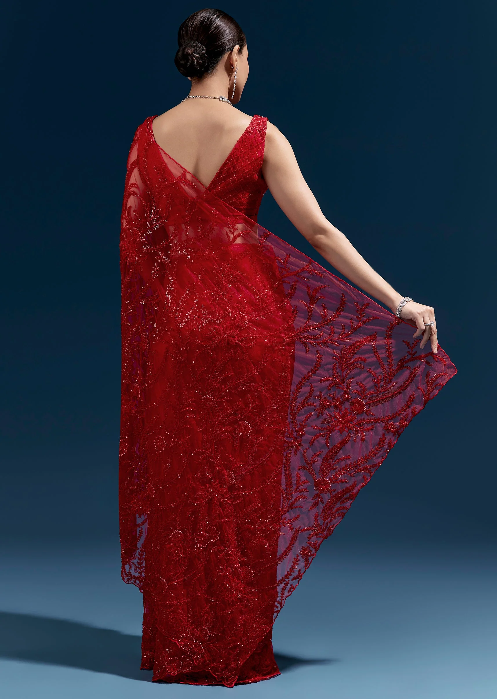 Red Heavy Embroidered Net Saree With Cutwork Border And All Over Floral Jaal - Image 4