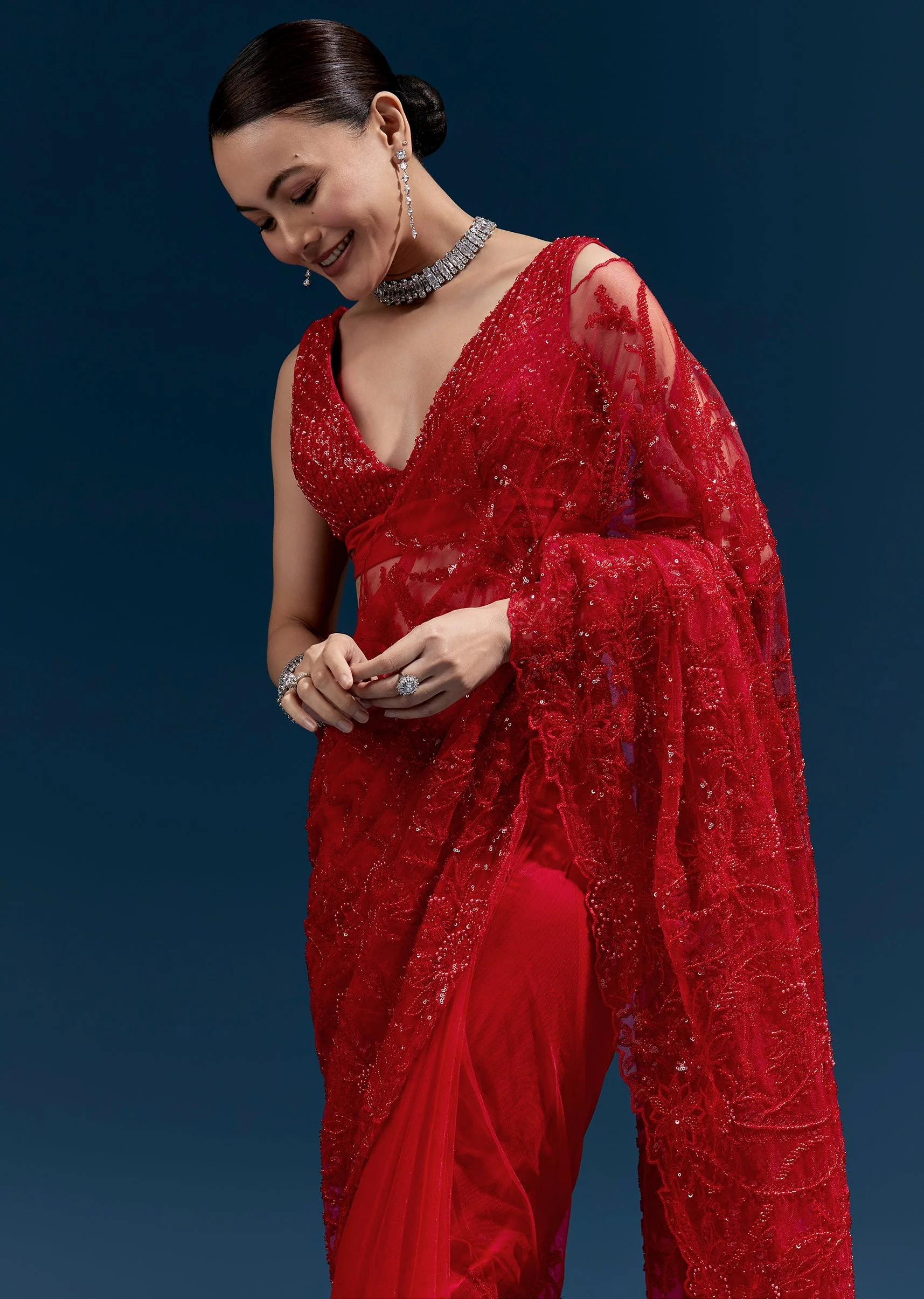 Red Heavy Embroidered Net Saree With Cutwork Border And All Over Floral Jaal - Image 5
