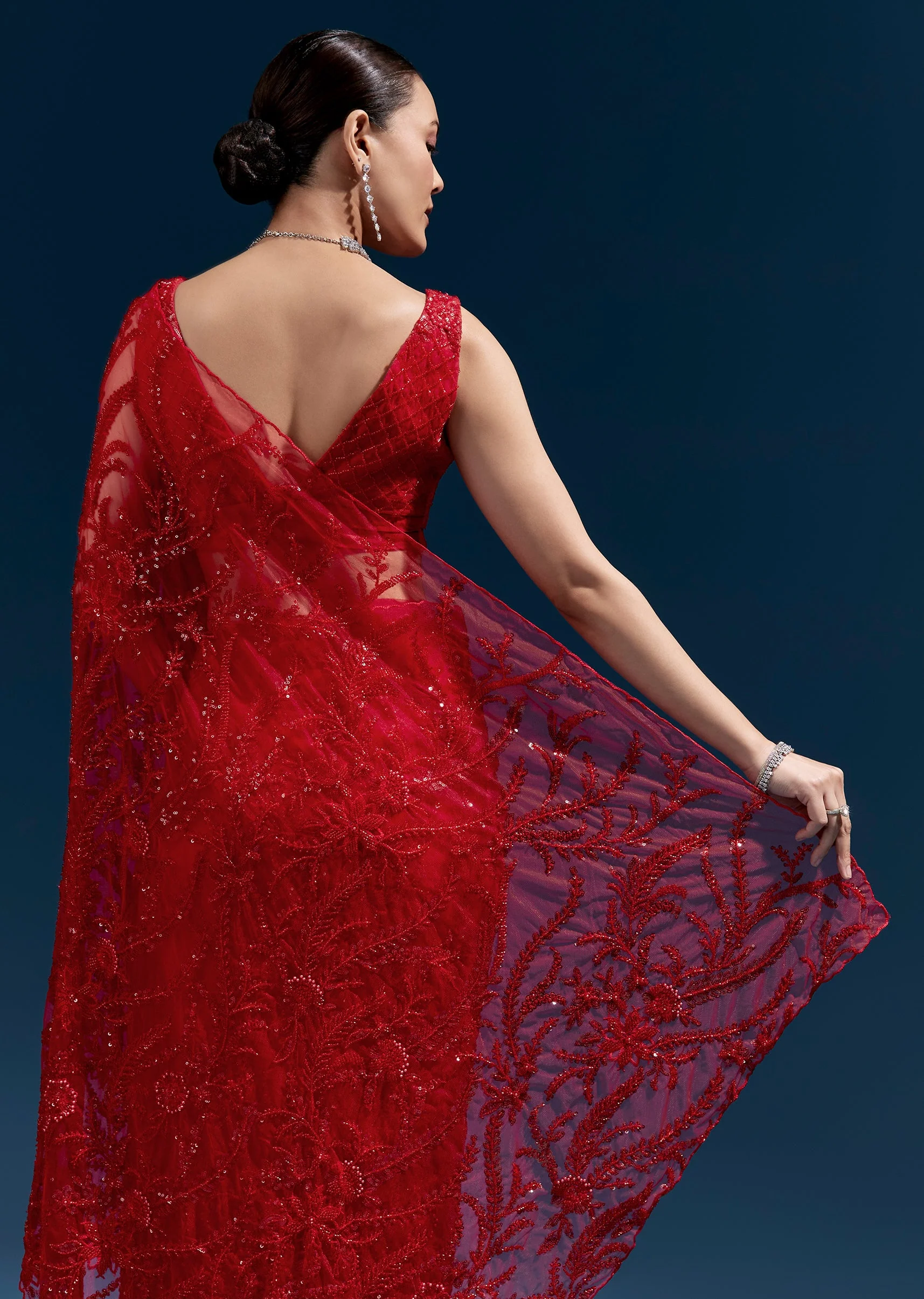 Red Heavy Embroidered Net Saree With Cutwork Border And All Over Floral Jaal - Image 6