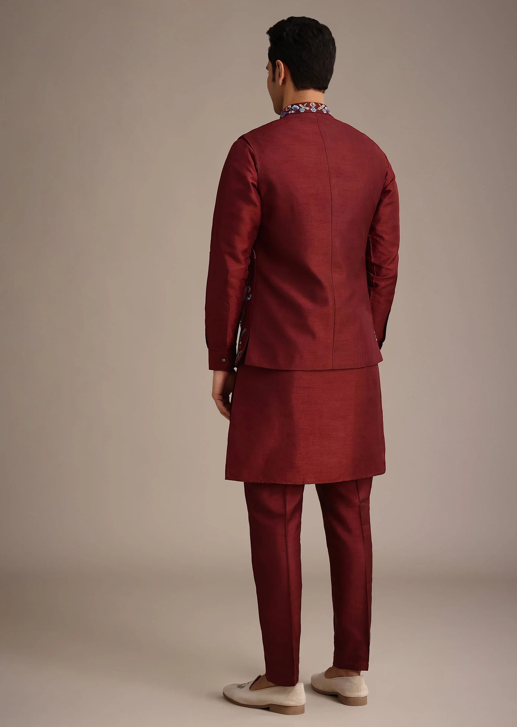 Red Jacket And Kurta Set In Silk With Resham Work - Image 5