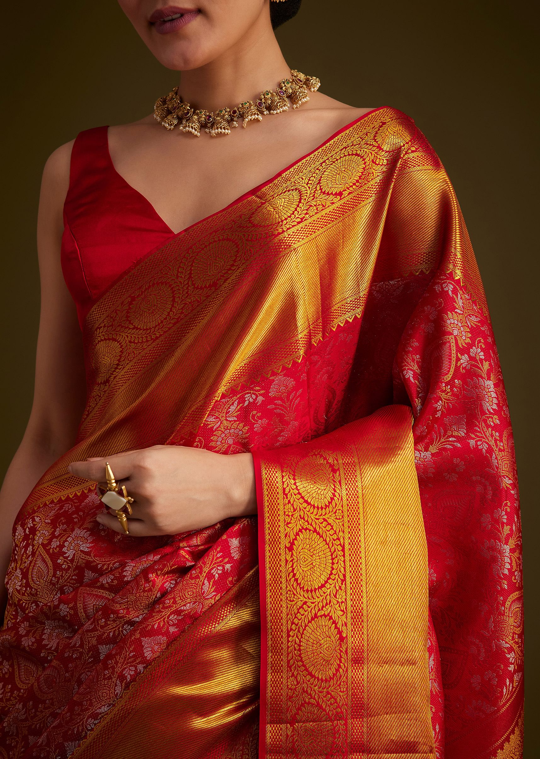 Red Kanjivaram Silk Saree With Golden Zari Detailing - Image 4