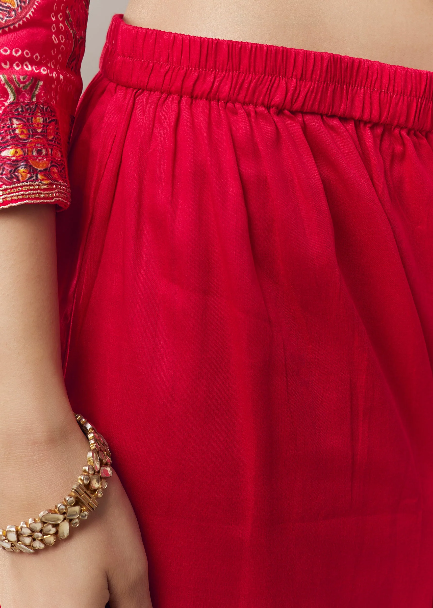 Red Kurta Set With Festive Bandhani Prints And Dupatta - Image 6