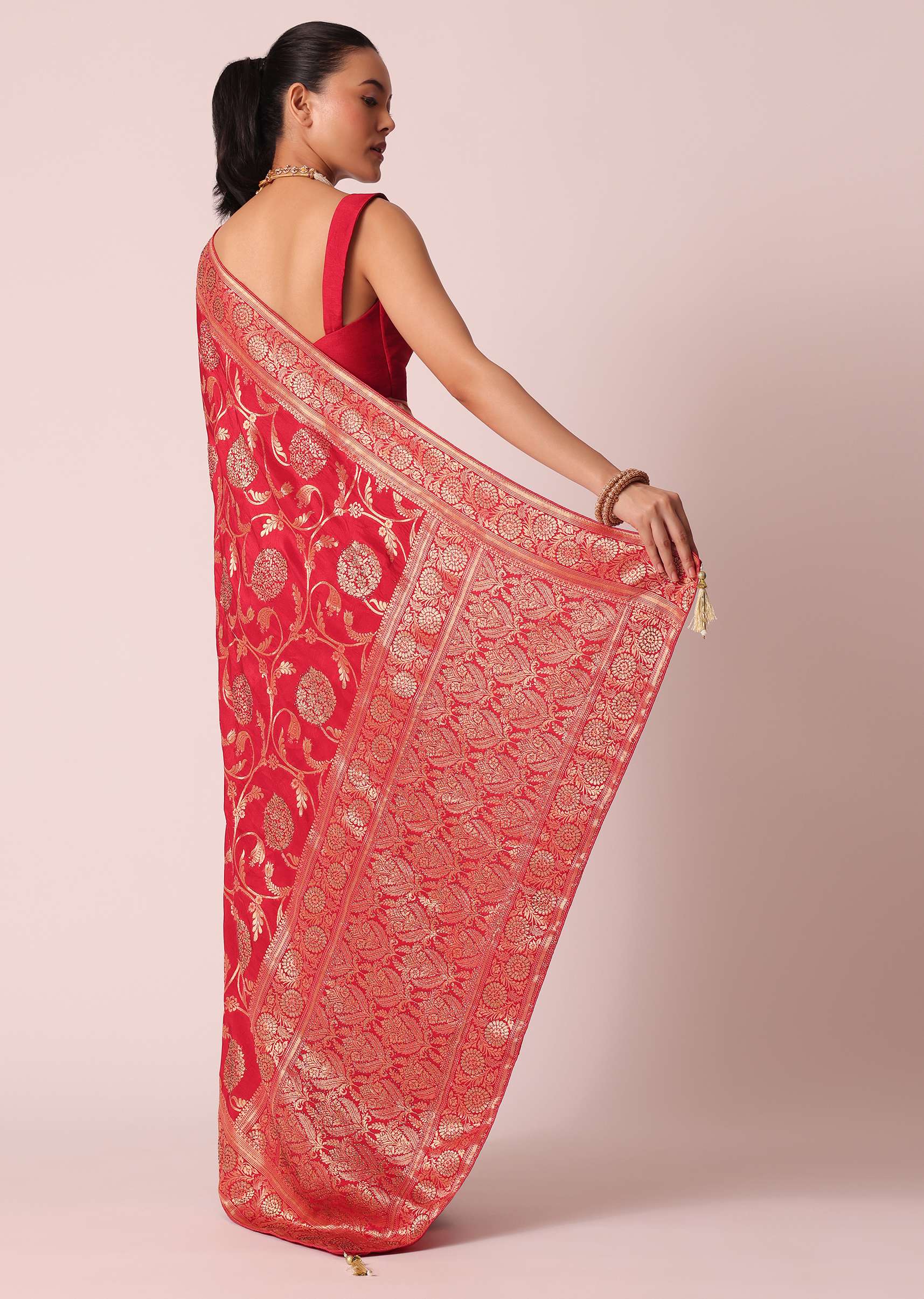 Red Saree in Dola Silk With Floral Weave And Unstitched Blouse Piece - Image 4