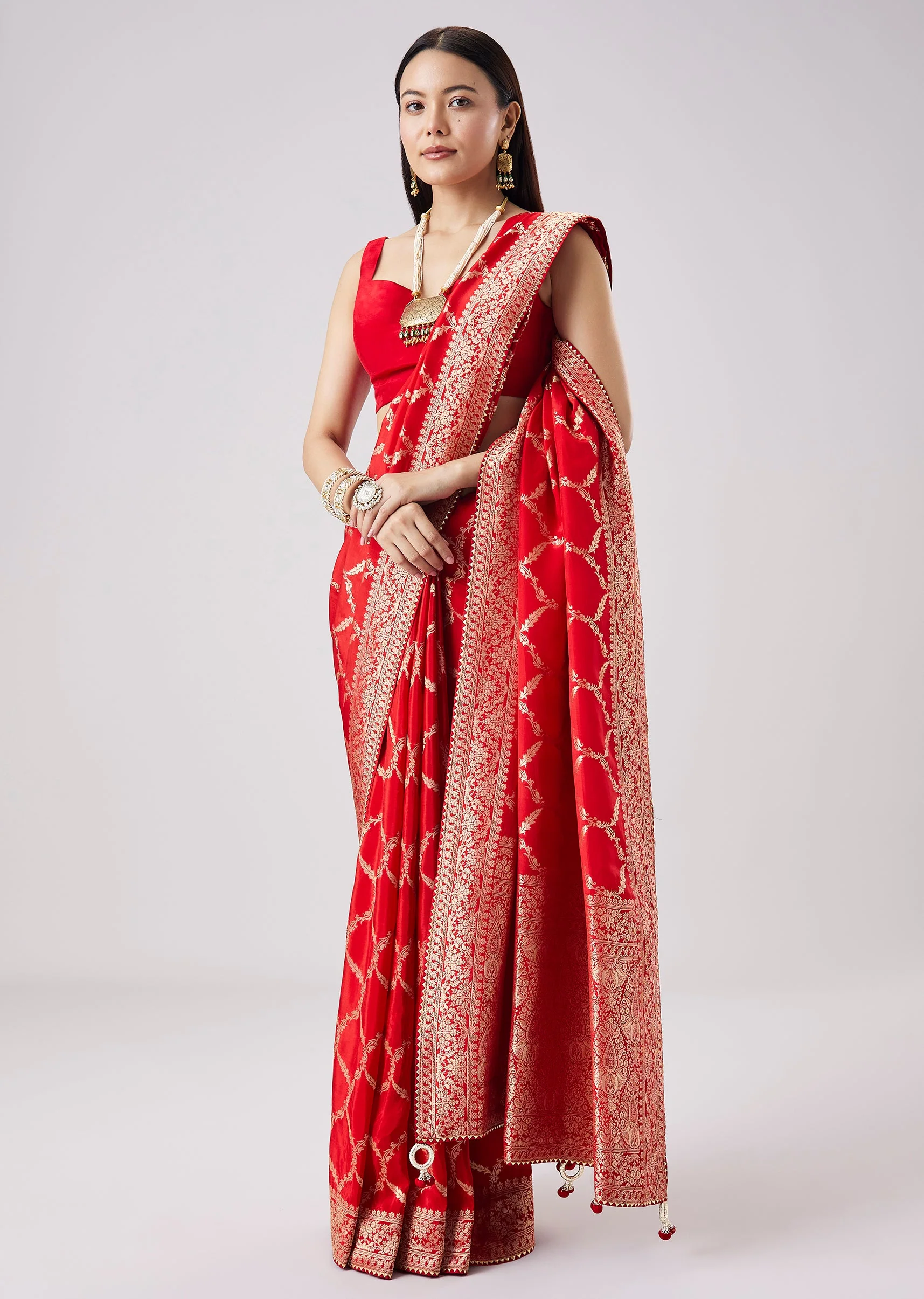 Red Woven Motif Saree With Unstitched Blouse - Image 3