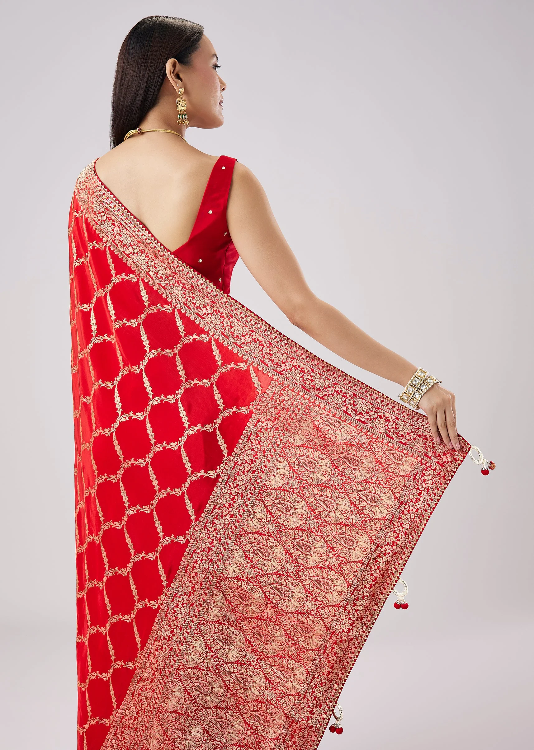 Red Woven Motif Saree With Unstitched Blouse - Image 6