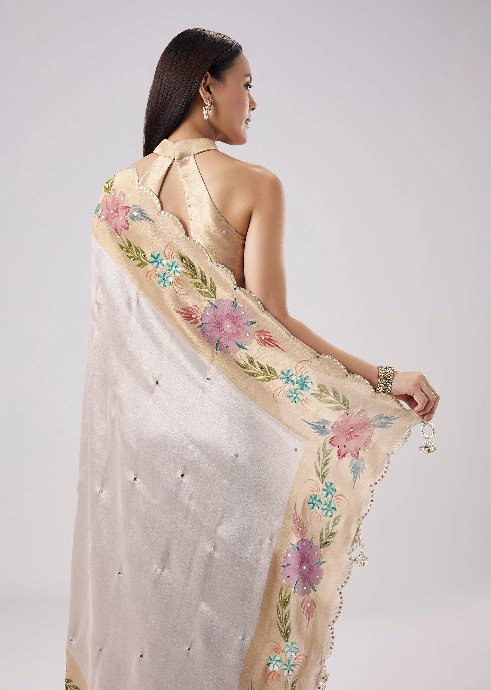 Silver Contrast Border Solid Saree With Unstitched Blouse - Image 6