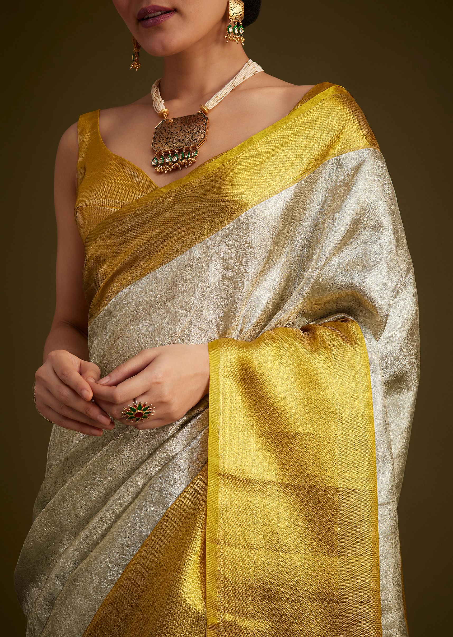Silver Kanjivaram Silk Saree With Gold Contrast Border - Image 3