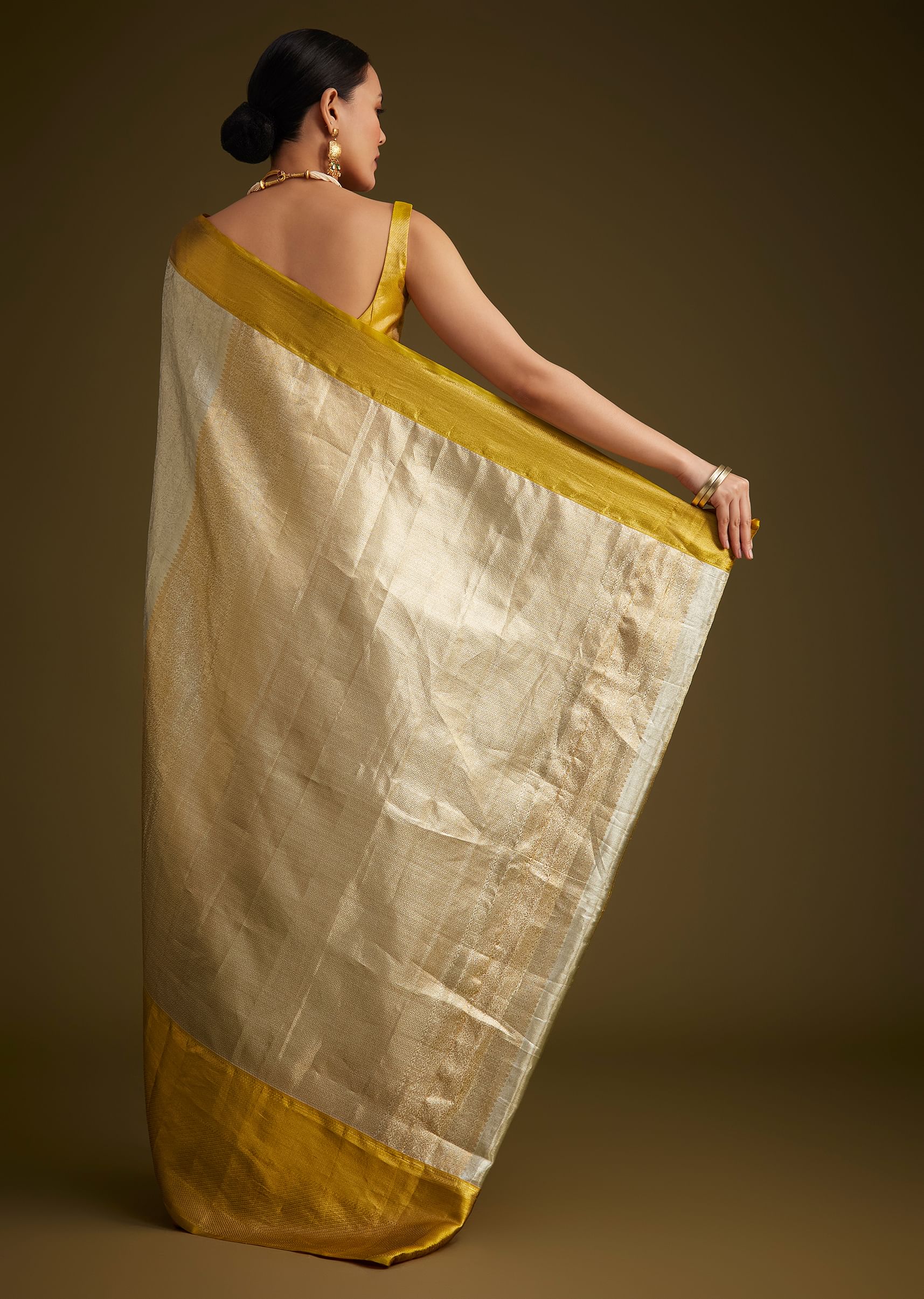 Silver Kanjivaram Silk Saree With Gold Contrast Border - Image 4