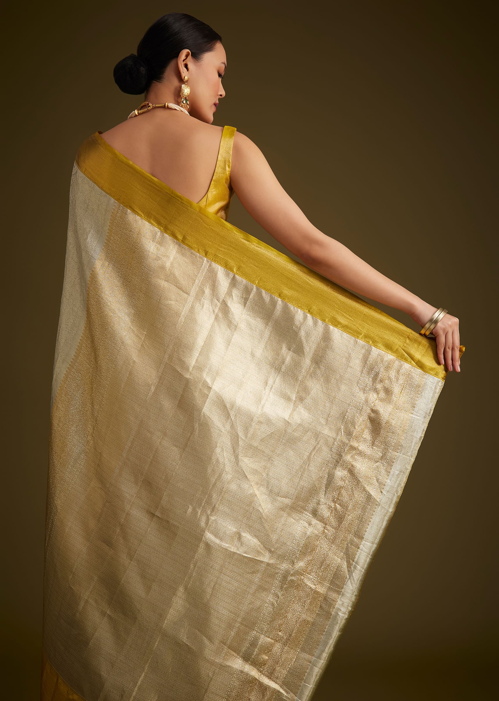 Silver Kanjivaram Silk Saree With Gold Contrast Border - Image 6