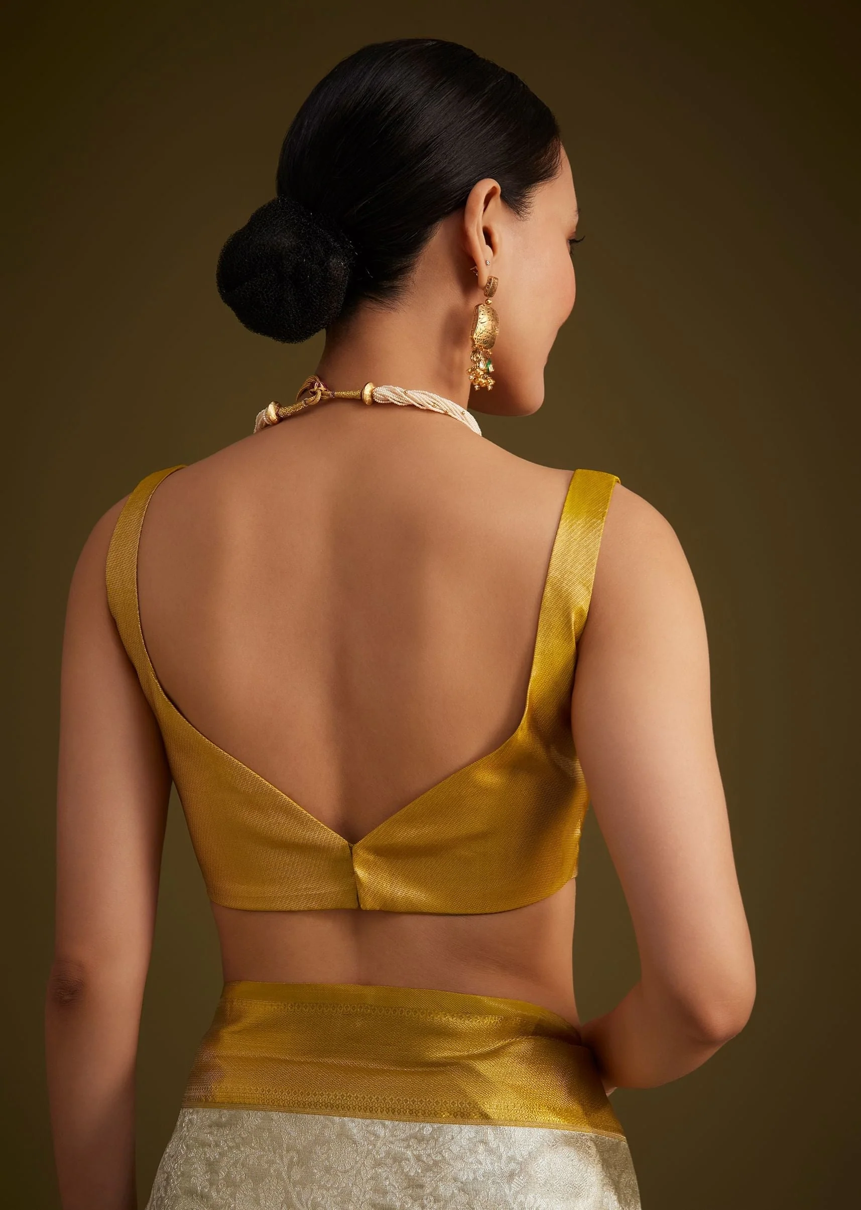 Silver Kanjivaram Silk Saree With Gold Contrast Border - Image 8