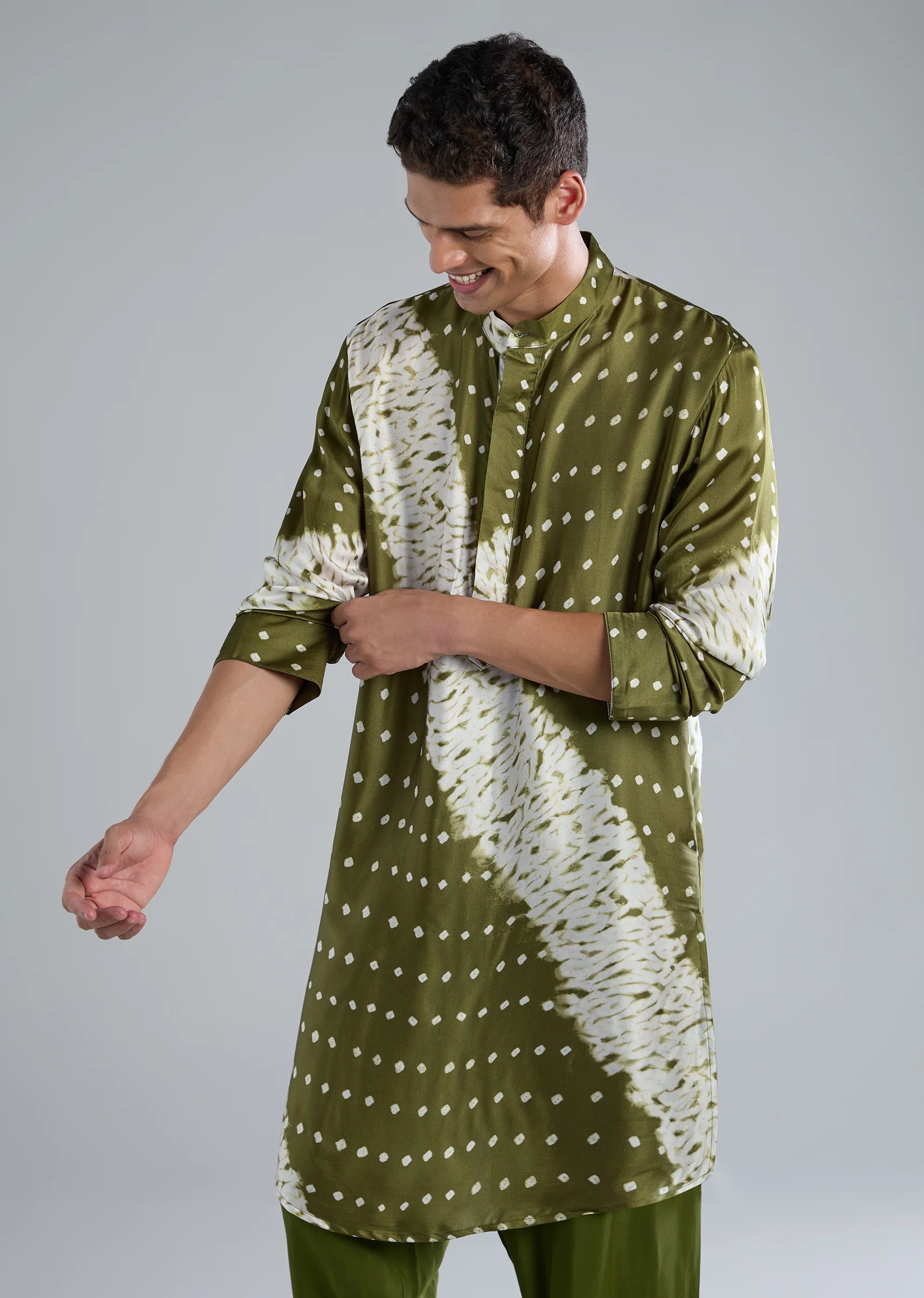 Vibrant Green Indo-Western Couple Set – Green Satin Indo-Western Set For Her And Green Bandhani Kurta Set For Him - Image 9