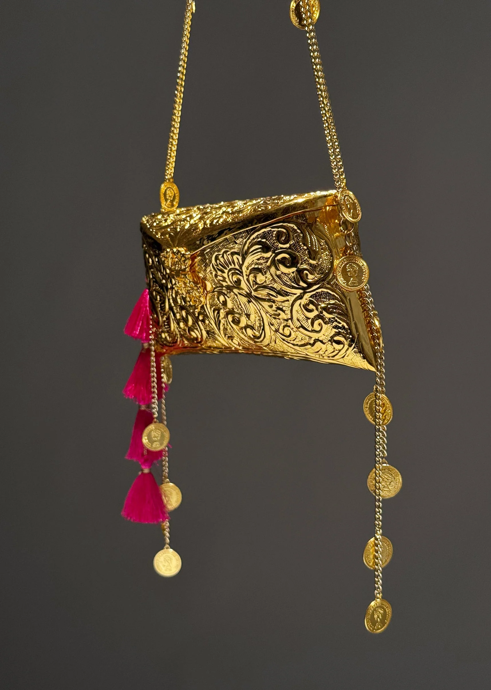 Vintage Envelope Style Gold Handbag - Image 2