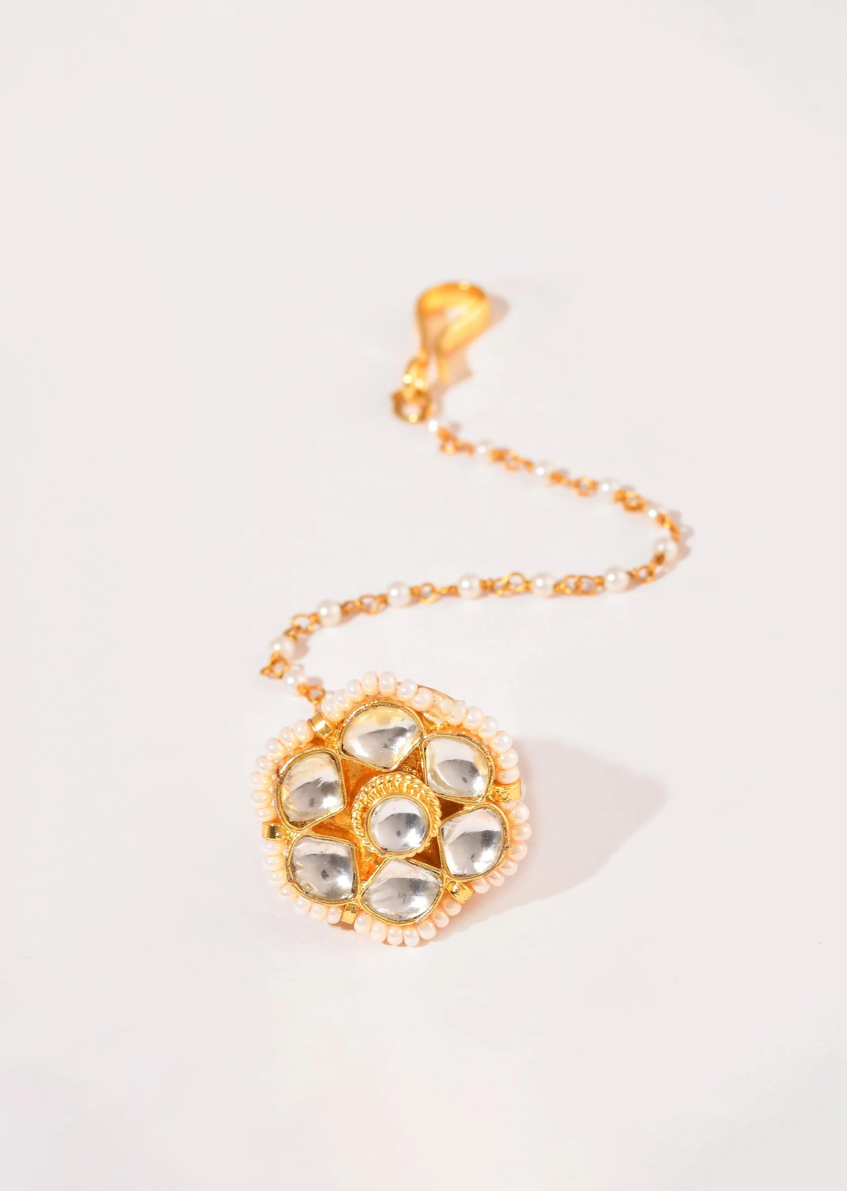 White and Gold Kundan Maangtikka - Image 2