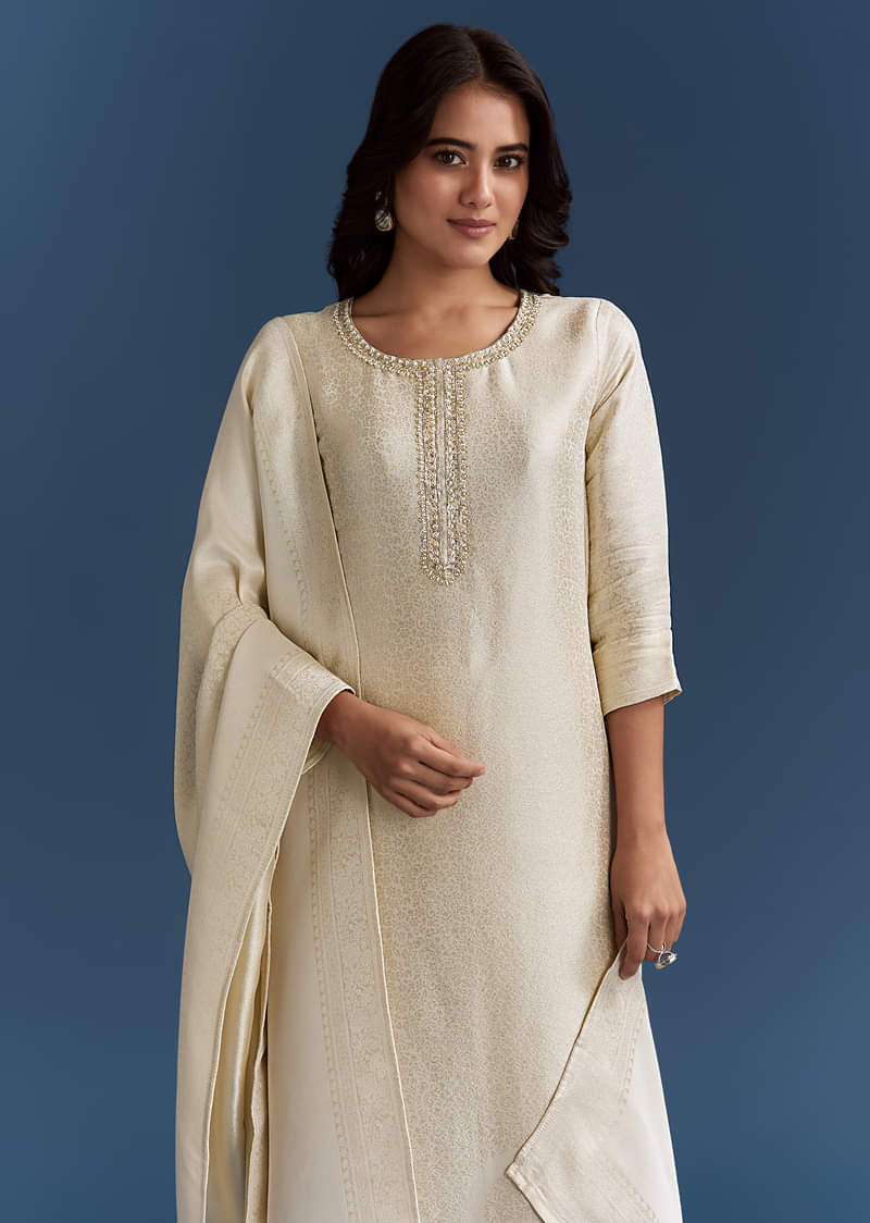 White Banarasi Tissue Kurta Set With Zardosi Neckline - Image 4