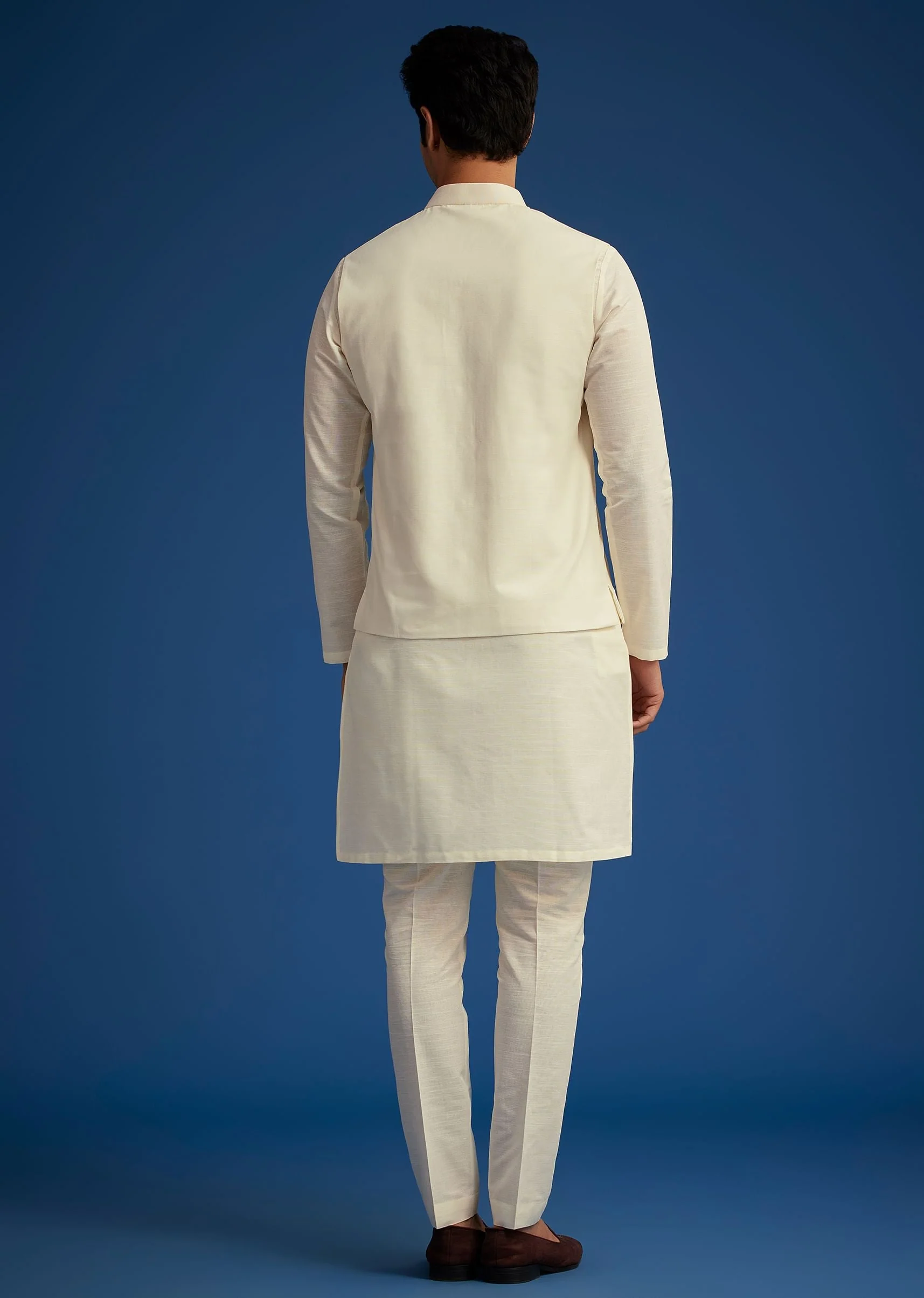 White Cotton Kurta Set With Embroidered Pocket And Collar - Image 5