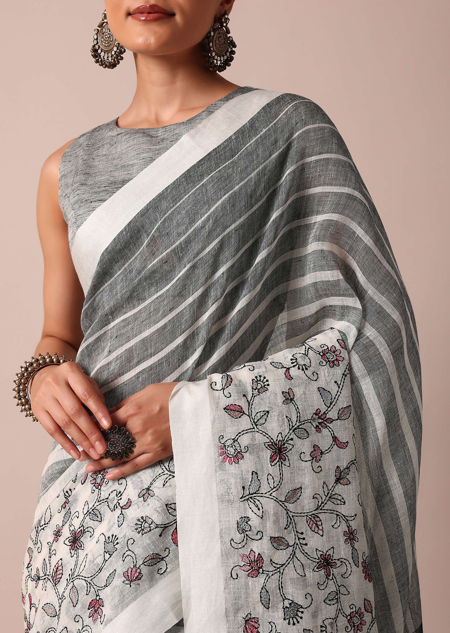 White Cotton Linen Floral Thread Embroidered Saree With Unstitched Blouse Piece - Image 5