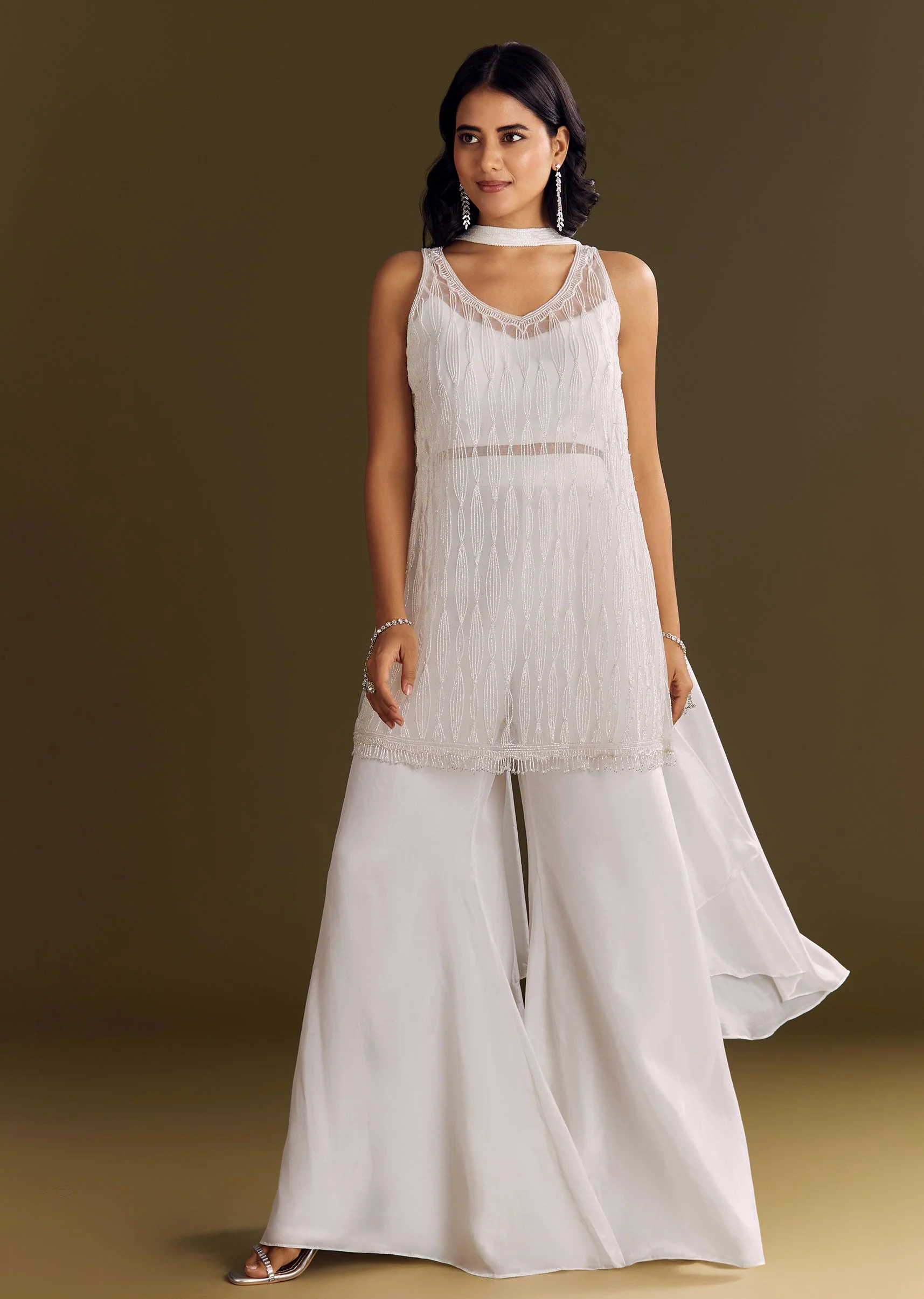 White Crepe Kurta Set With Net Choker Style Dupatta - Image 2