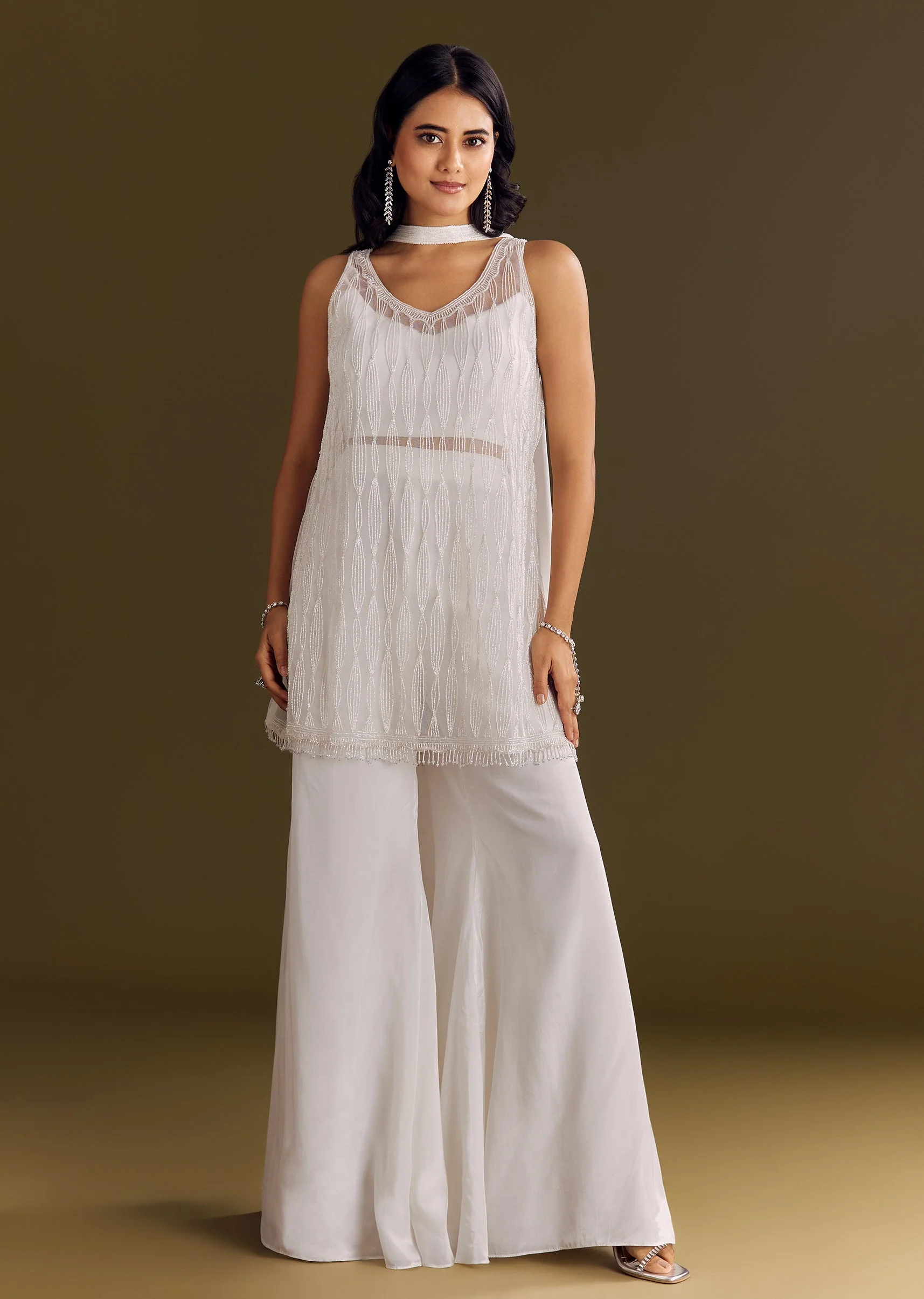 White Crepe Kurta Set With Net Choker Style Dupatta - Image 4
