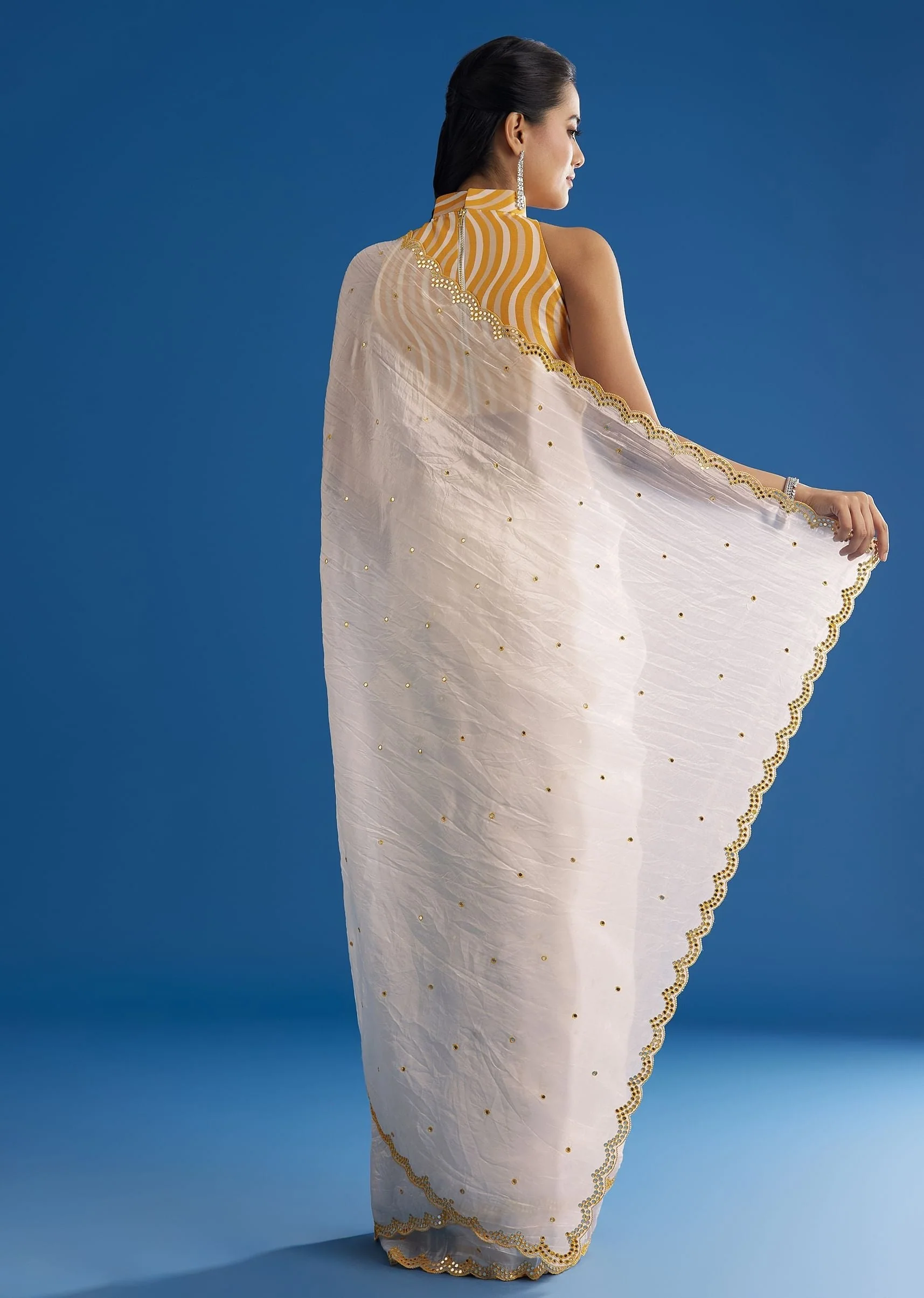 White Crepe Silk Saree With Mirror Scallop Contrast Border And Yellow Blouse - Image 4