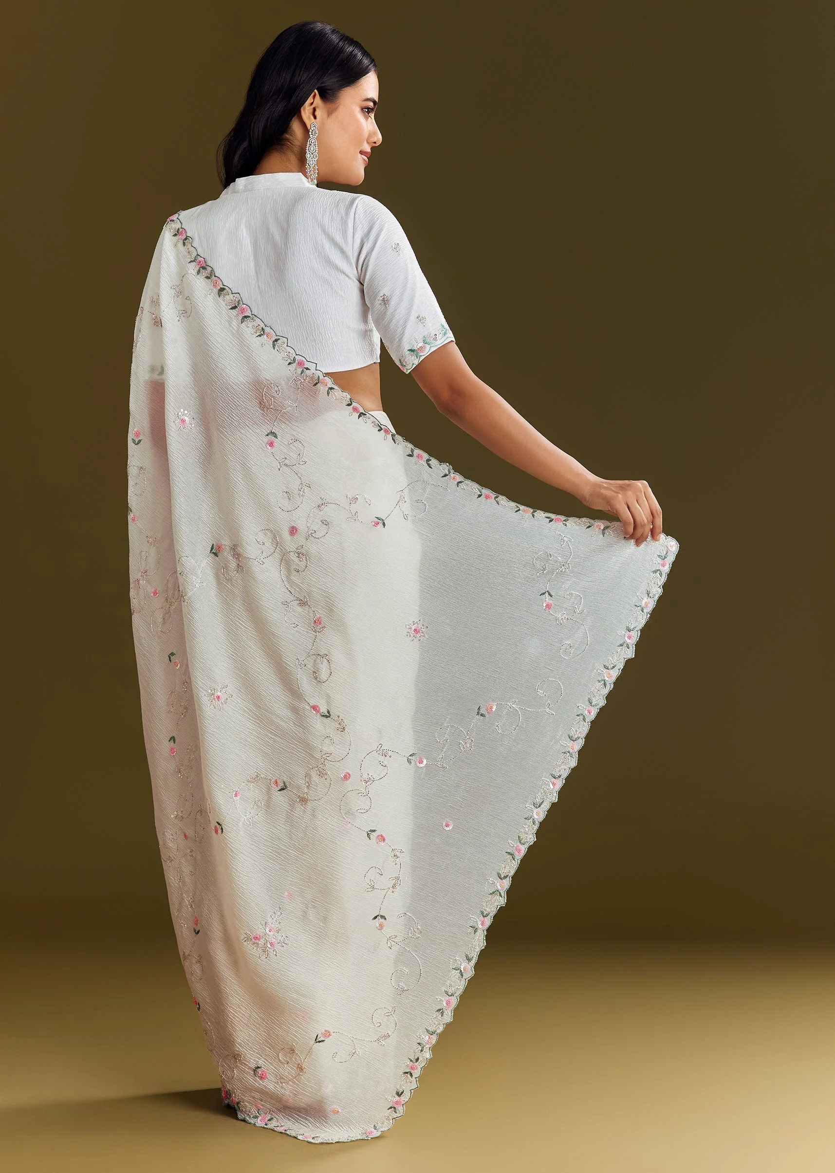 White Crush Tissue Saree With Cutdana And Beads Scallop Border - Image 4