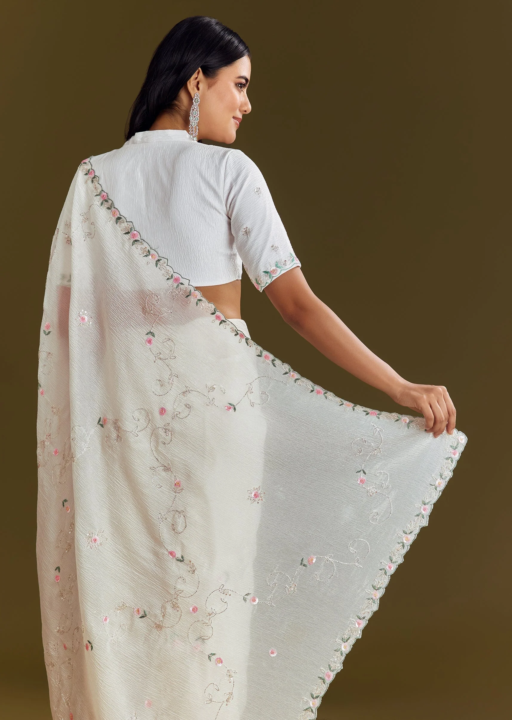 White Crush Tissue Saree With Cutdana And Beads Scallop Border - Image 6