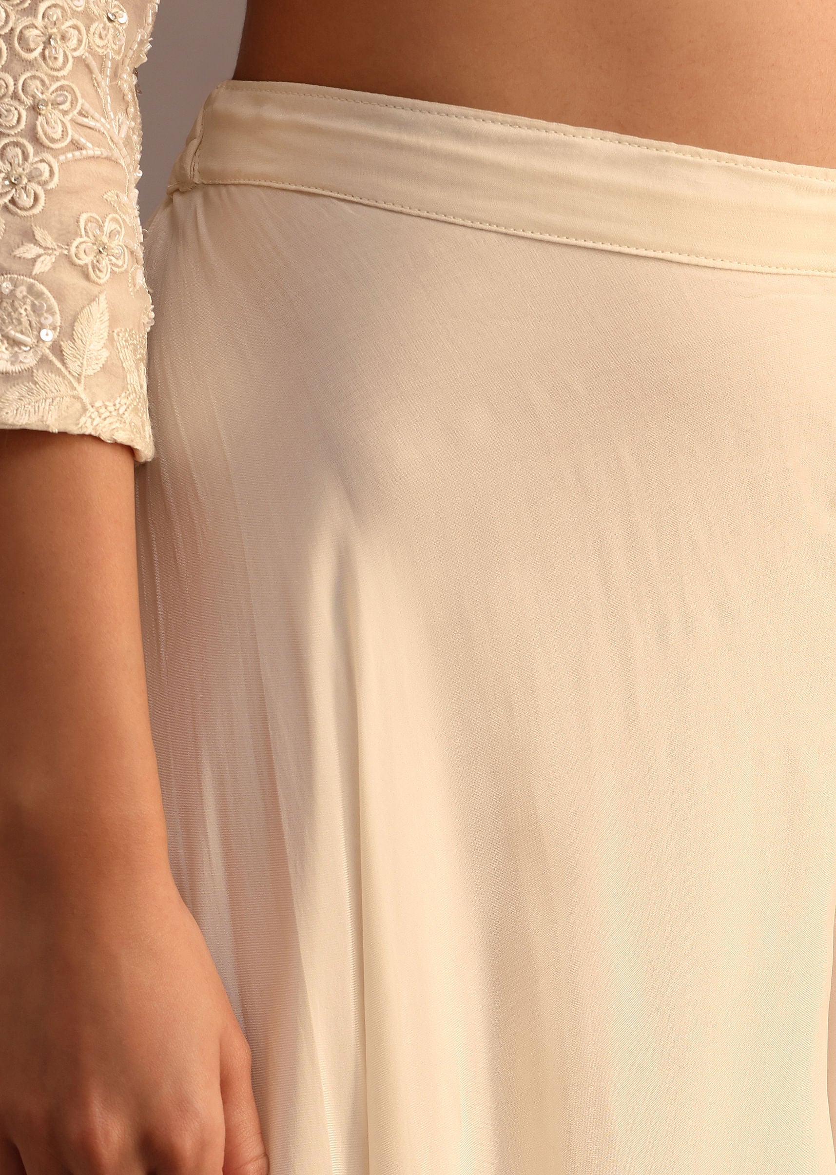 White Embroidered Kurti Palazzo Set With Chiffon Dupatta And Belt - Image 6