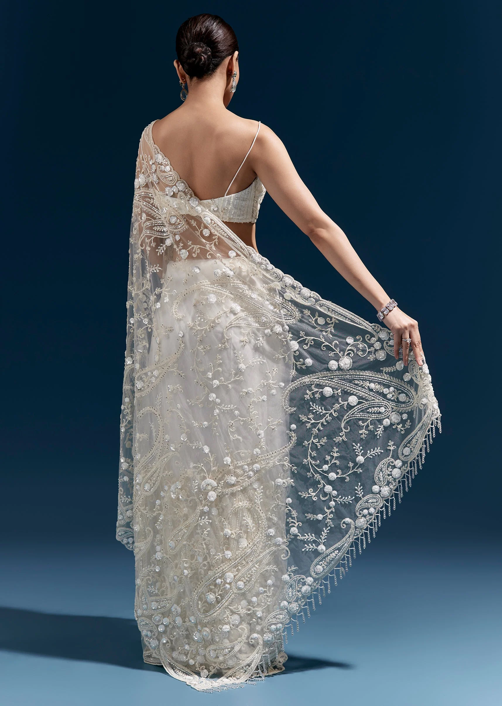 White Floral Heavy Embroidered Net Saree With Tasselled Pallu - Image 4