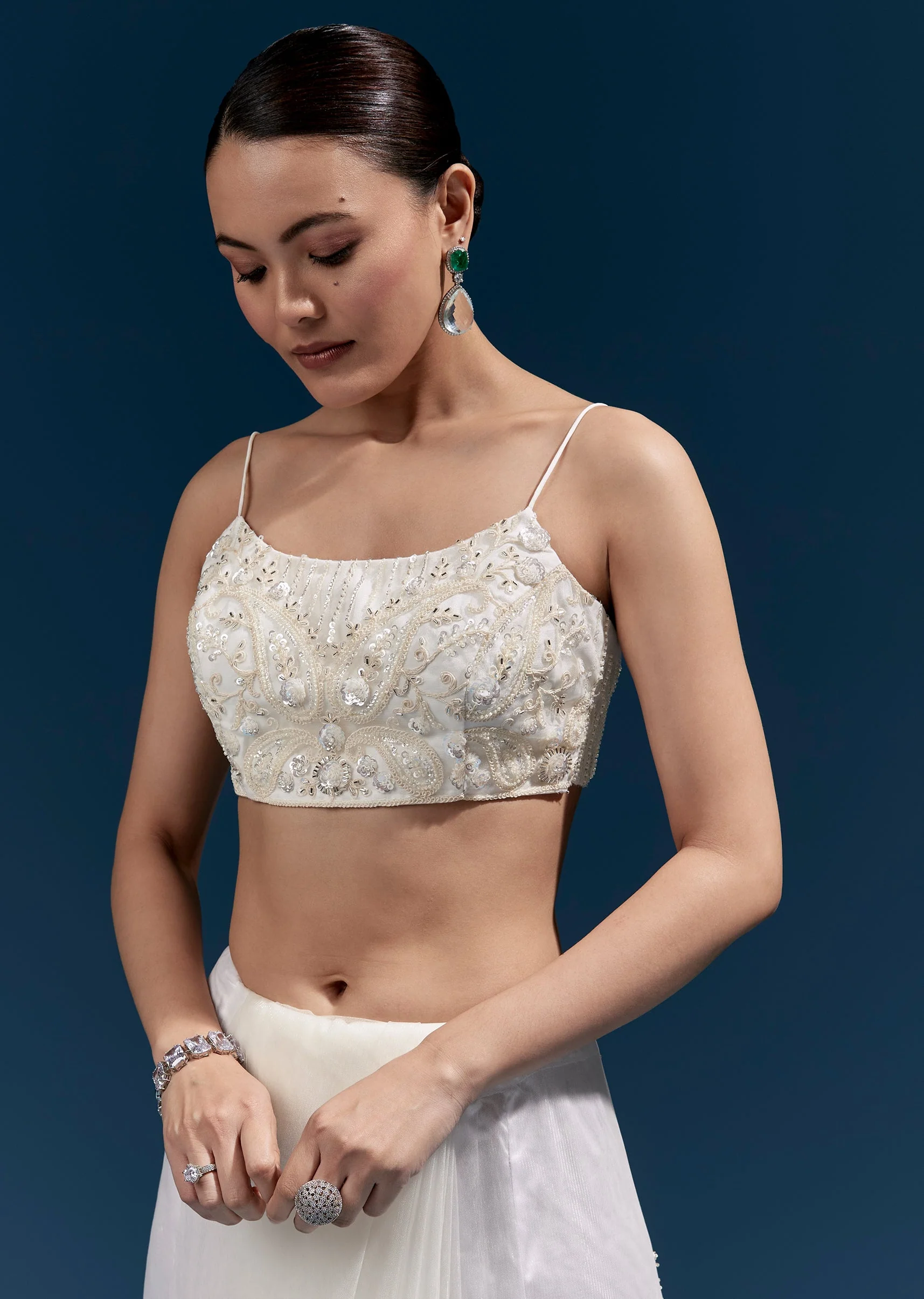 White Floral Heavy Embroidered Net Saree With Tasselled Pallu - Image 7