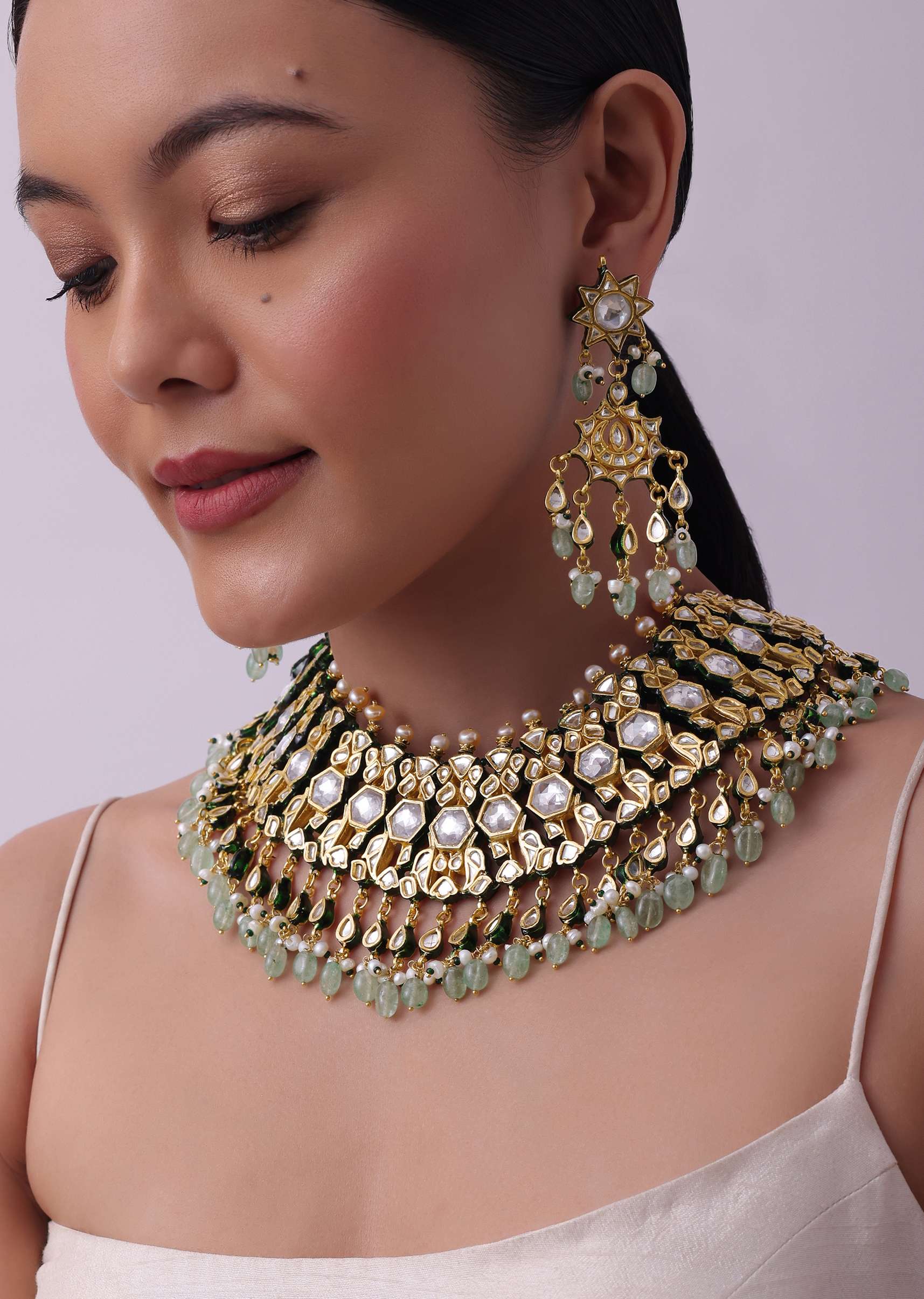 White Kundan Choker Set In Gold Finish Mix Metal - Image 7